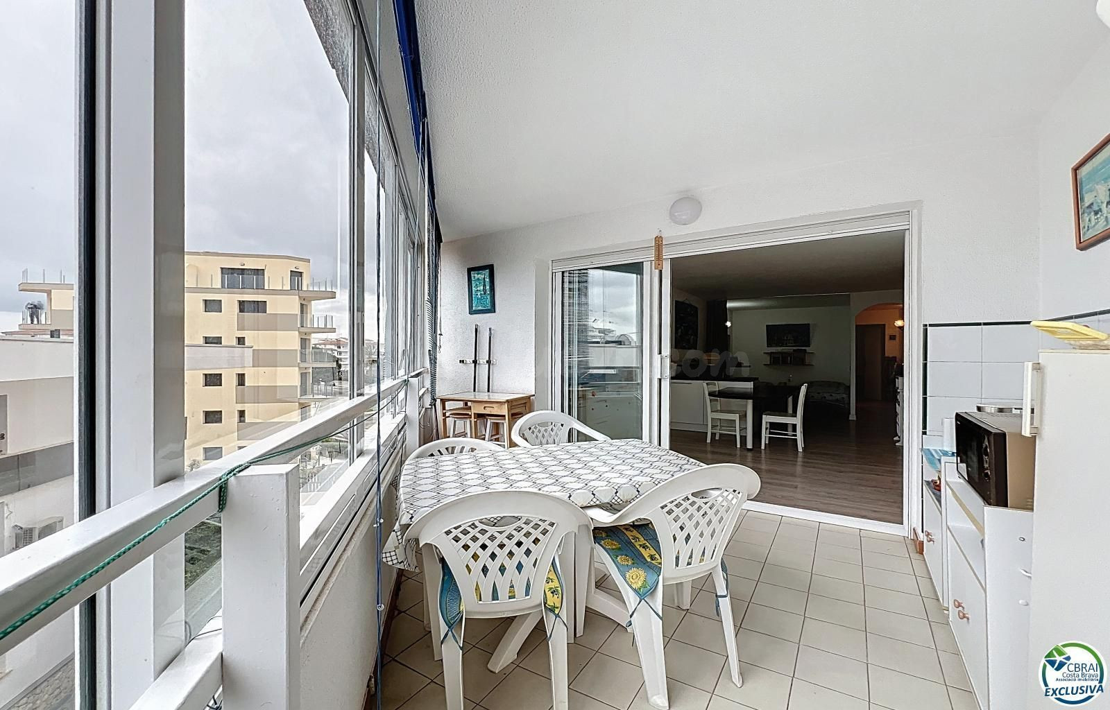Apartamento reformado a un paso del mar en Roses