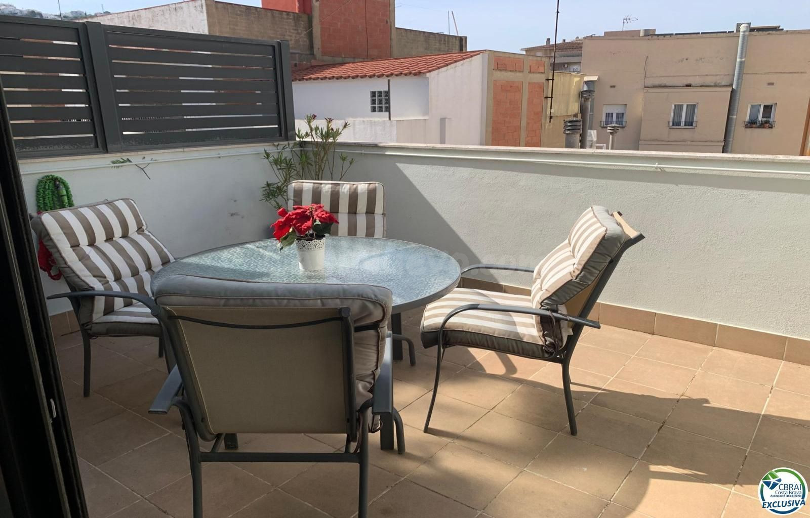 Atico ideal para vivir en el centro de Rosas