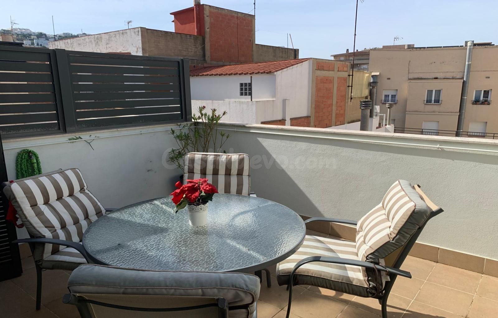 Atico ideal para vivir en el centro de Rosas - foto 2