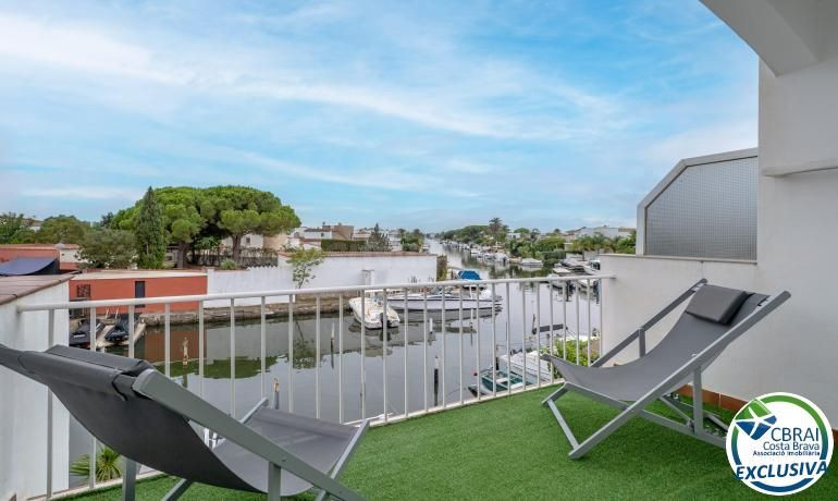 Superbe maison de pêcheur avec amarre de 8 m x 3 m