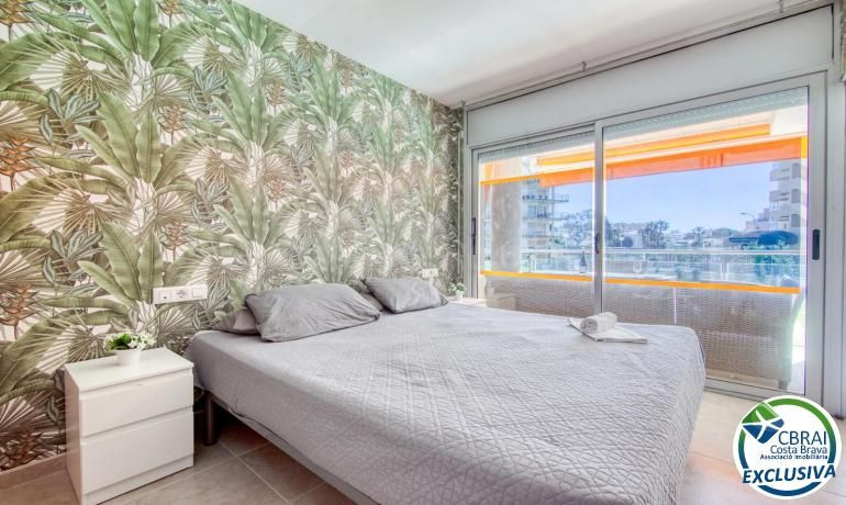 Apartamento moderno en planta baja con terraza y piscina en Santa Margarita