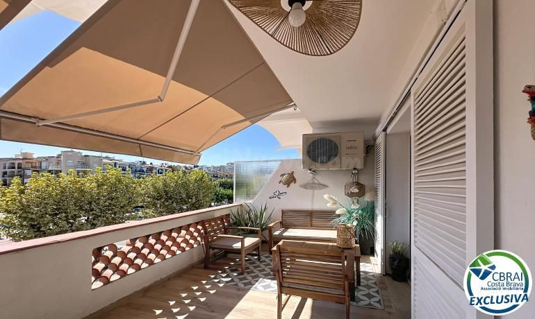 Apartamento reformado con terraza a 150 m de la playa – Empuriabrava