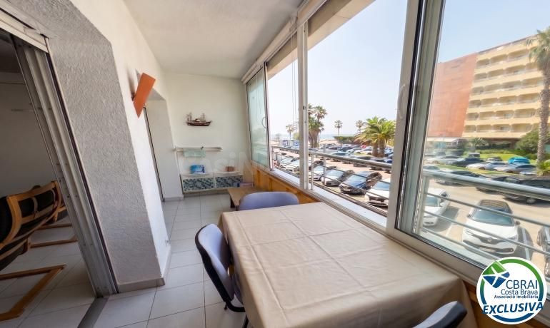 Estudio con piscina y vista lateral al mar — Santa Margarida, Roses