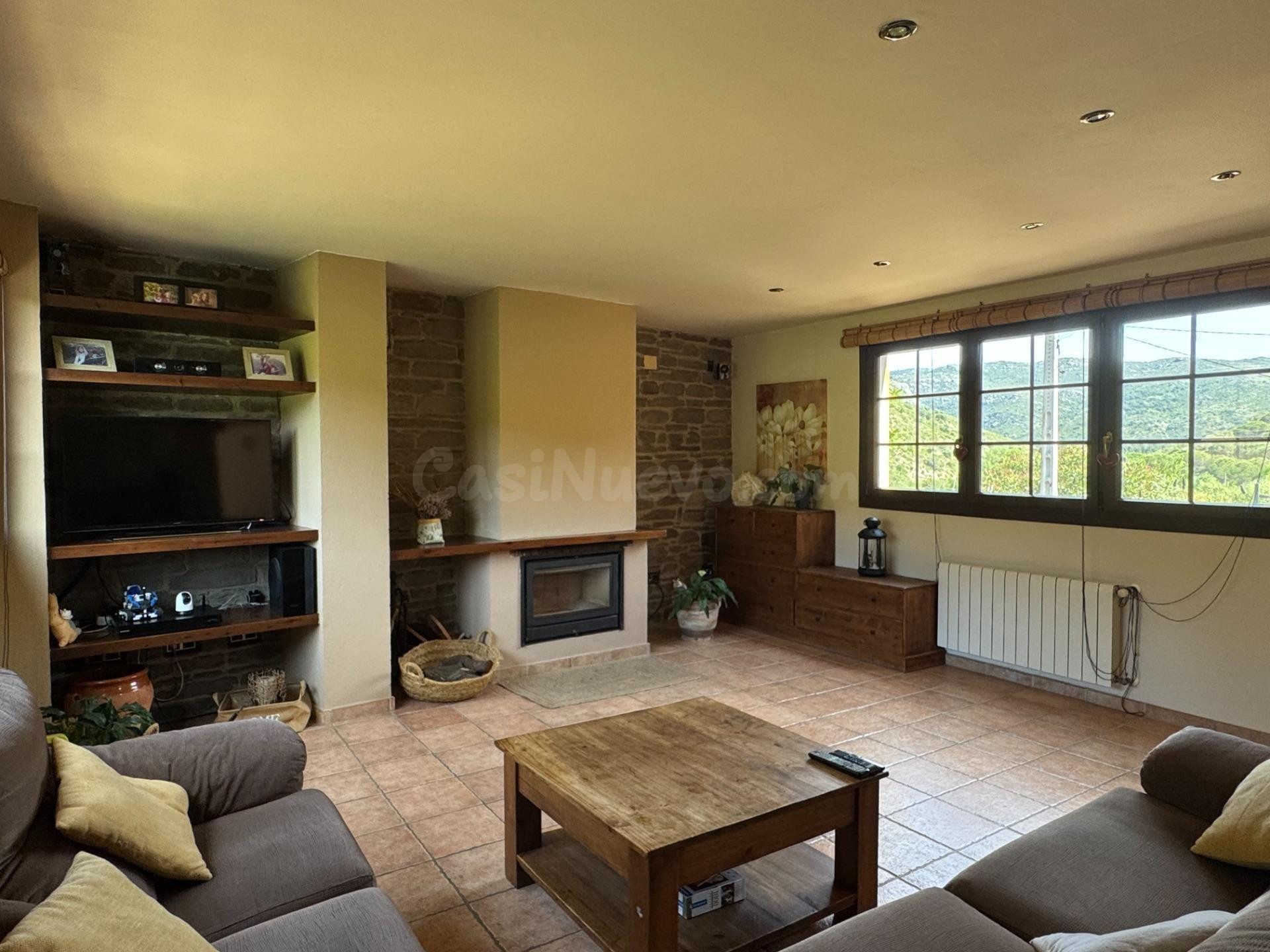 GRAN CASA EN LLANÇÀ ESTILO RUSTICO