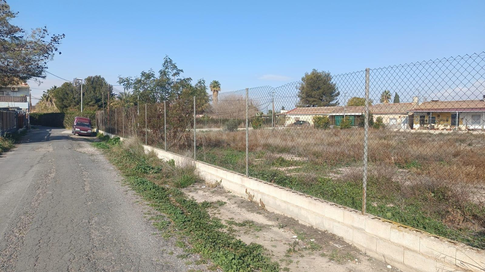 TERRENO DE 2300 METROS CON PROYECTO Y LICIENCIA 616652603