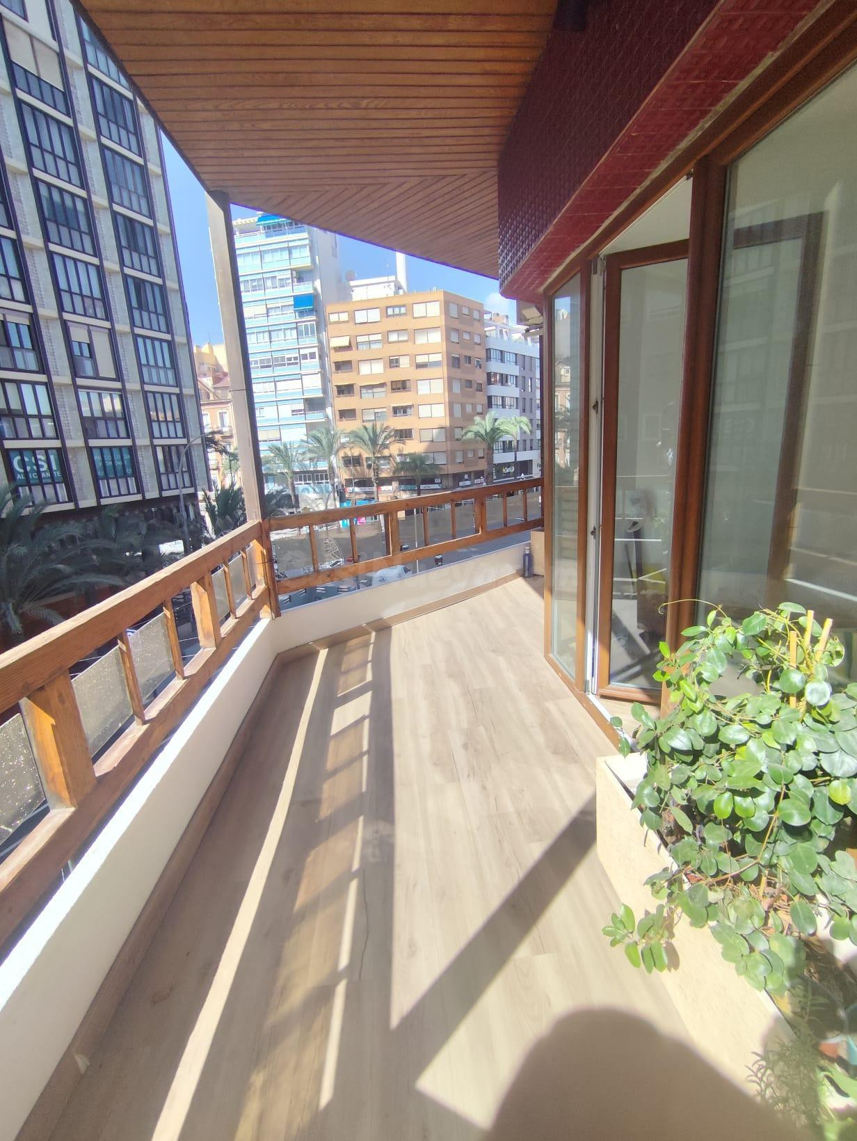 HOSTAL EN VENTA EN EL CENTRO DE ALICANTE