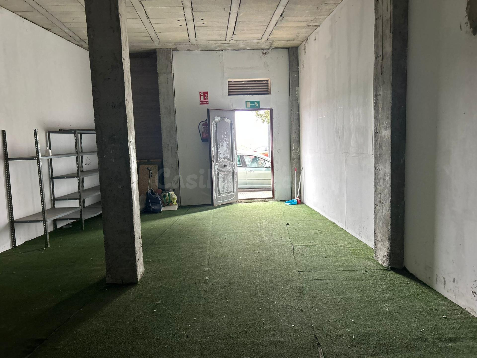 Venta de local con uso de patio