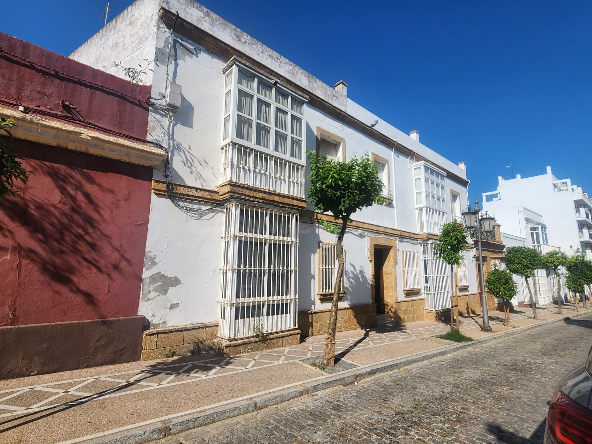 CASA DE DOS PLANTAS EN EL CENTRO CON PATIO EN PLANTA BAJA