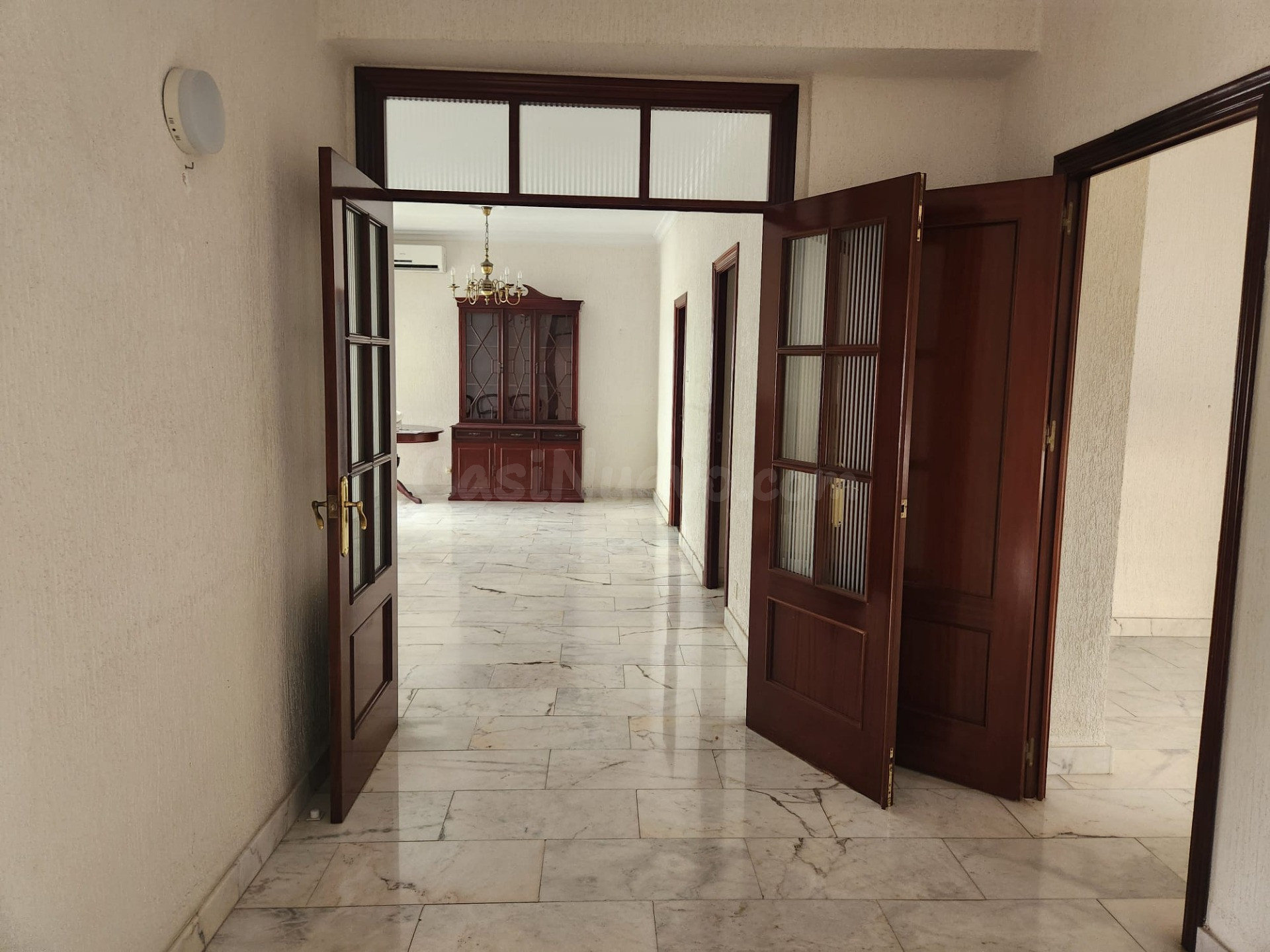 AMPLIO PISO CON PATIO EN CALLE ANCHA