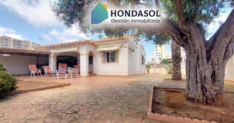 SIN COMISION AGENCIA!!! SE VENDE BONITO CHALET DE 3 DORMTS, 2 BAÑOS. EN UNA SOLA PLANTA. PLAYA HONDA