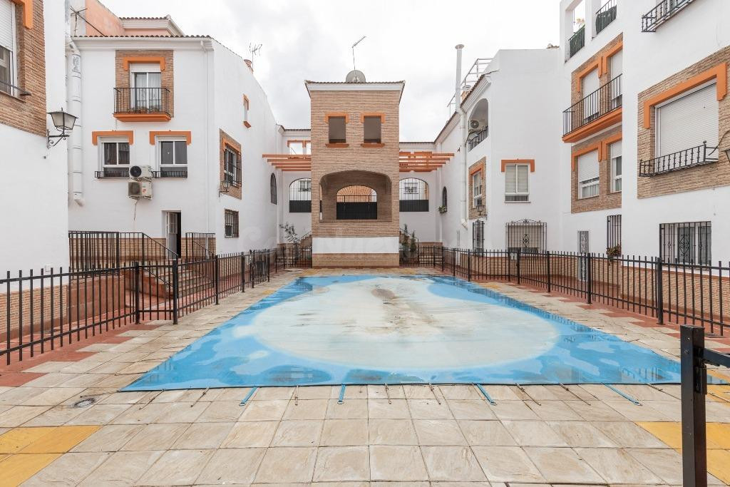 En venta casa adosada junto estación de autobuses