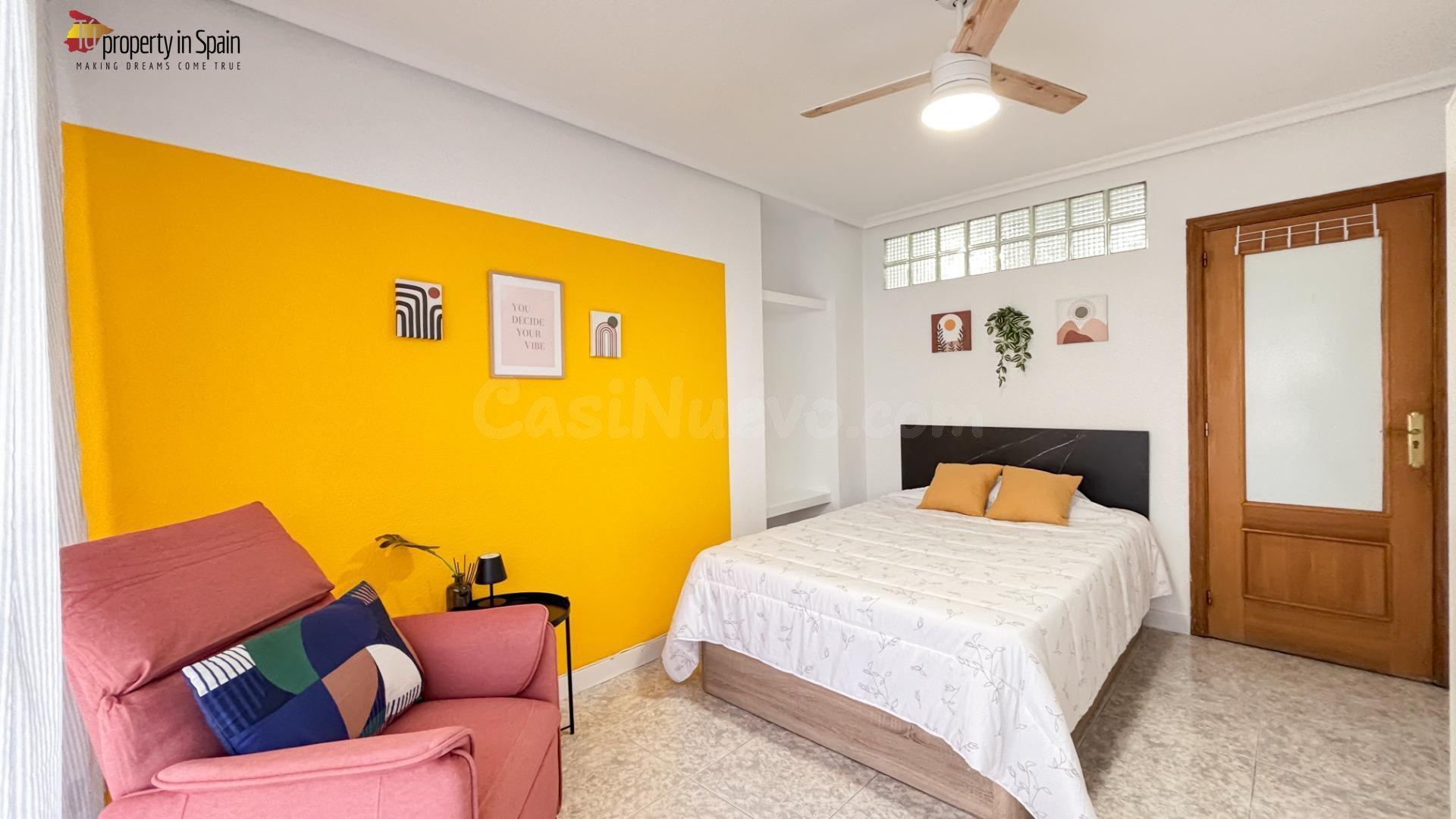 HABITACIÓN CON BALCÓN PRIVADO ● PLAZA AMÉRICA ●