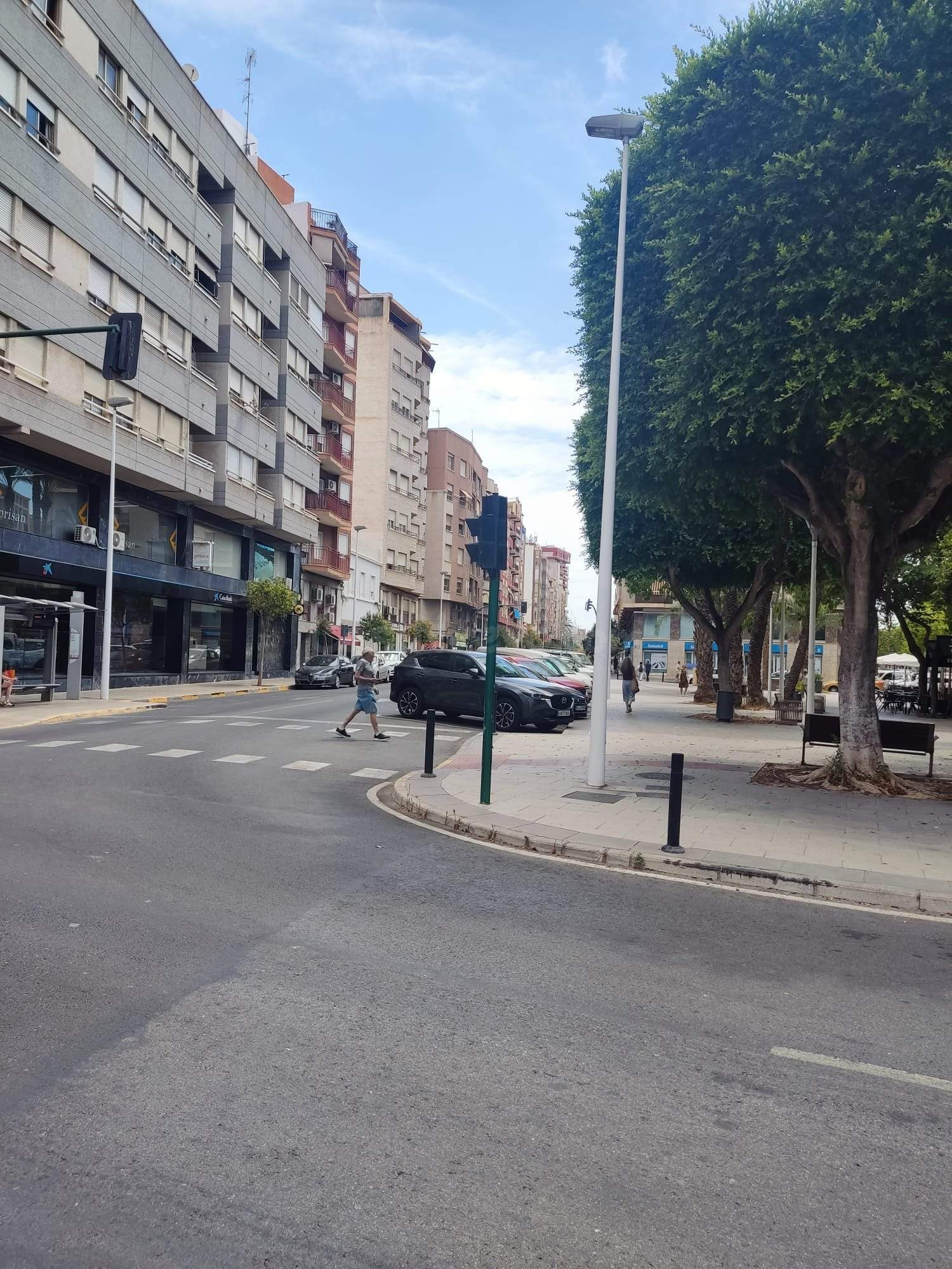 PARKING PARA COCHE  Y MOTO EN ANTONIO MACHADO