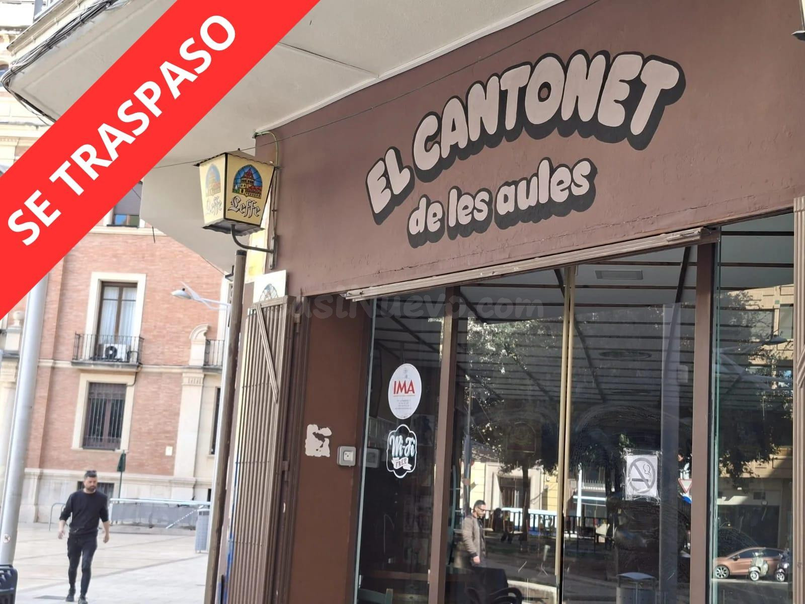 Oportunidad Única: Traspaso de Cafetería Emblemática en Plaza de las Aulas