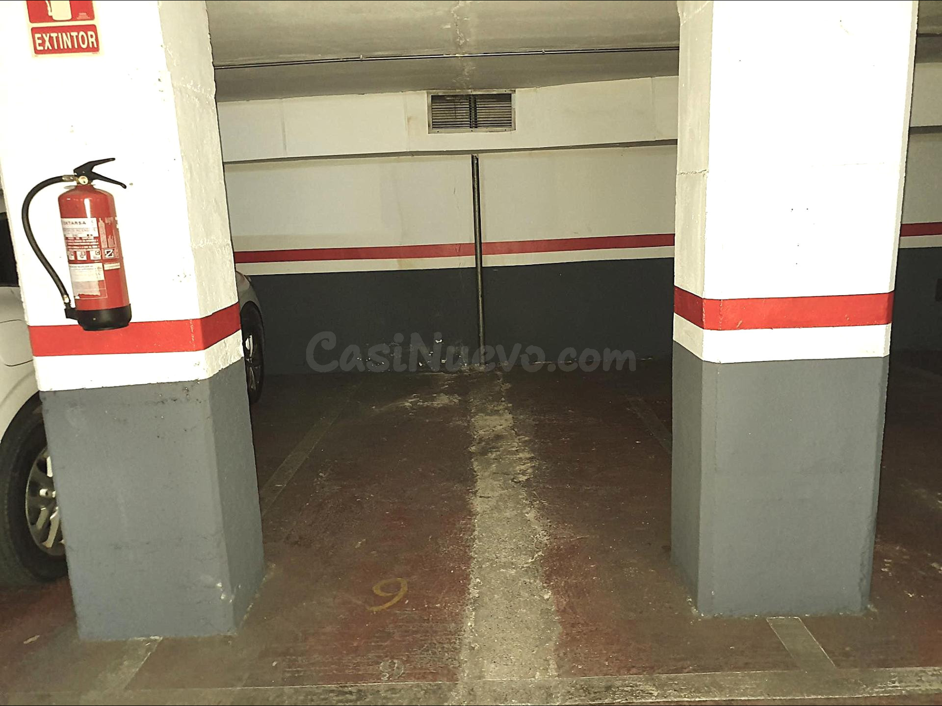 PLAZA DE APARCAMIENTO PARA COCHE PEQUEÑO O PARA DOS MOTOS
