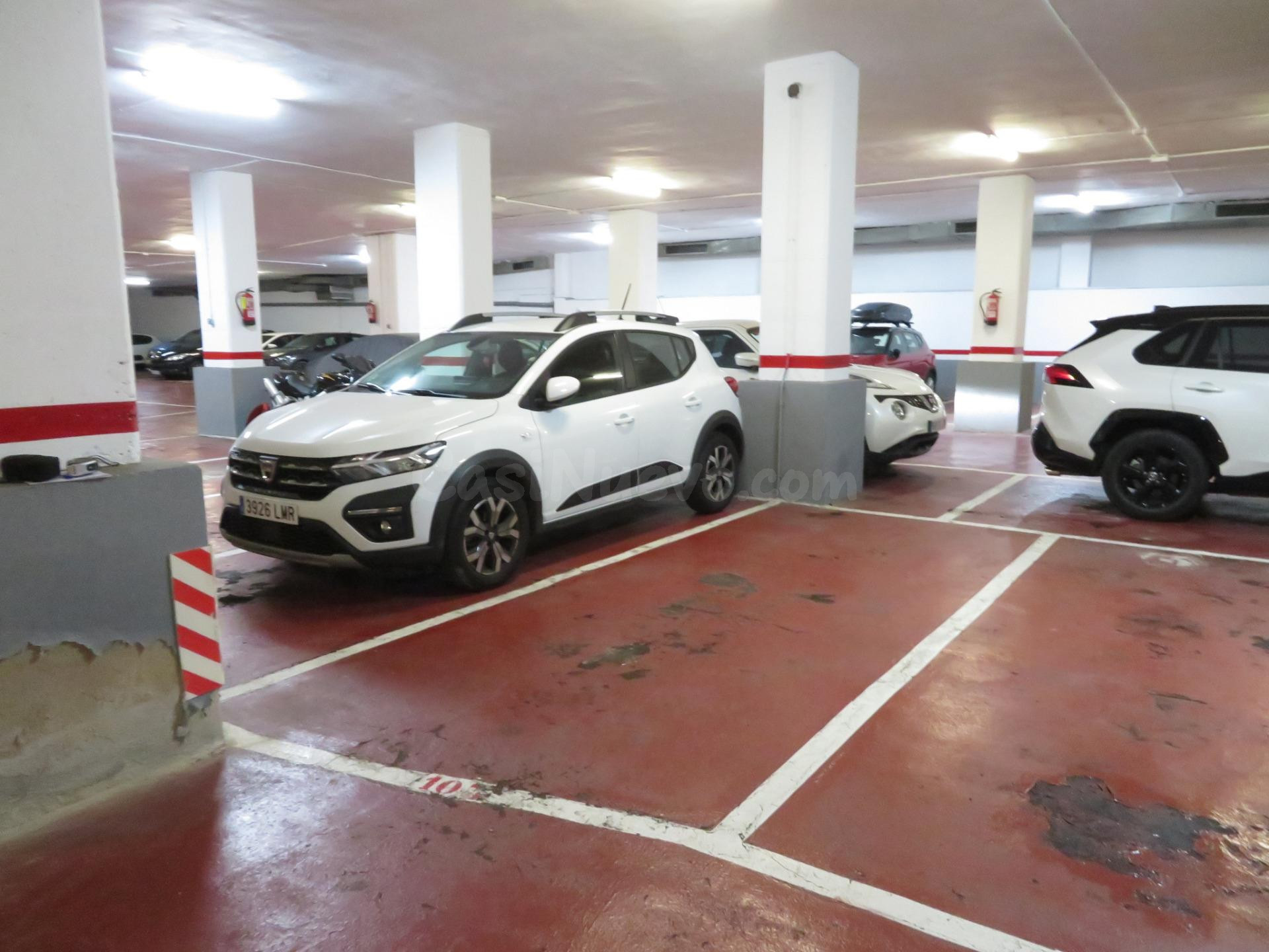 PLAZA DE APARCAMIENTO PARA COCHE MEDIANO - GRANDE