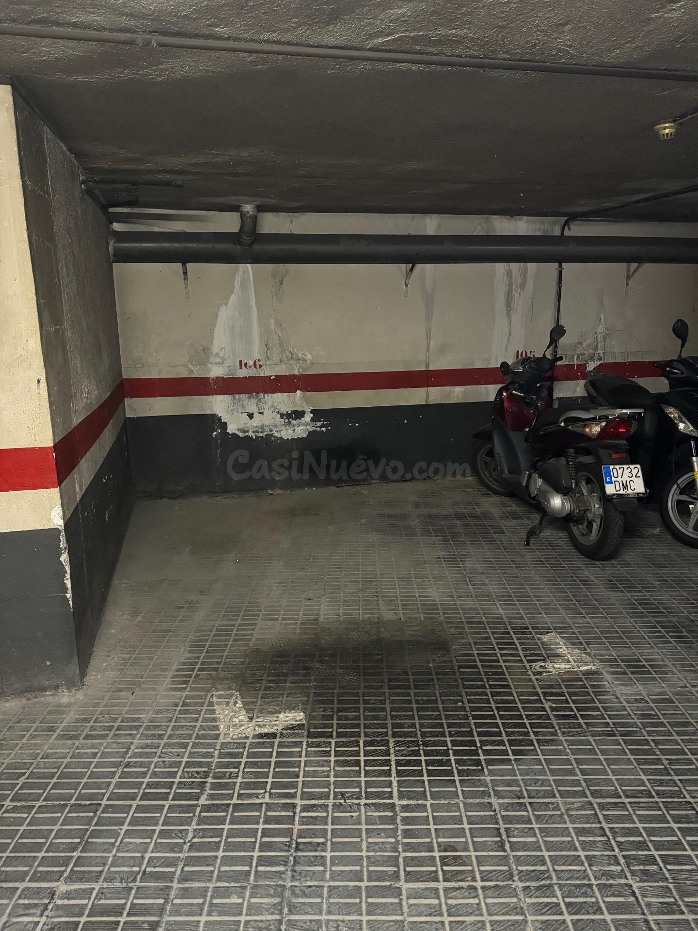 PLAZA DE PARKING PARA MOTO EN LA CALLE VILADOMAT CON TAMARIT CON VIGILANCIA 24 HORAS