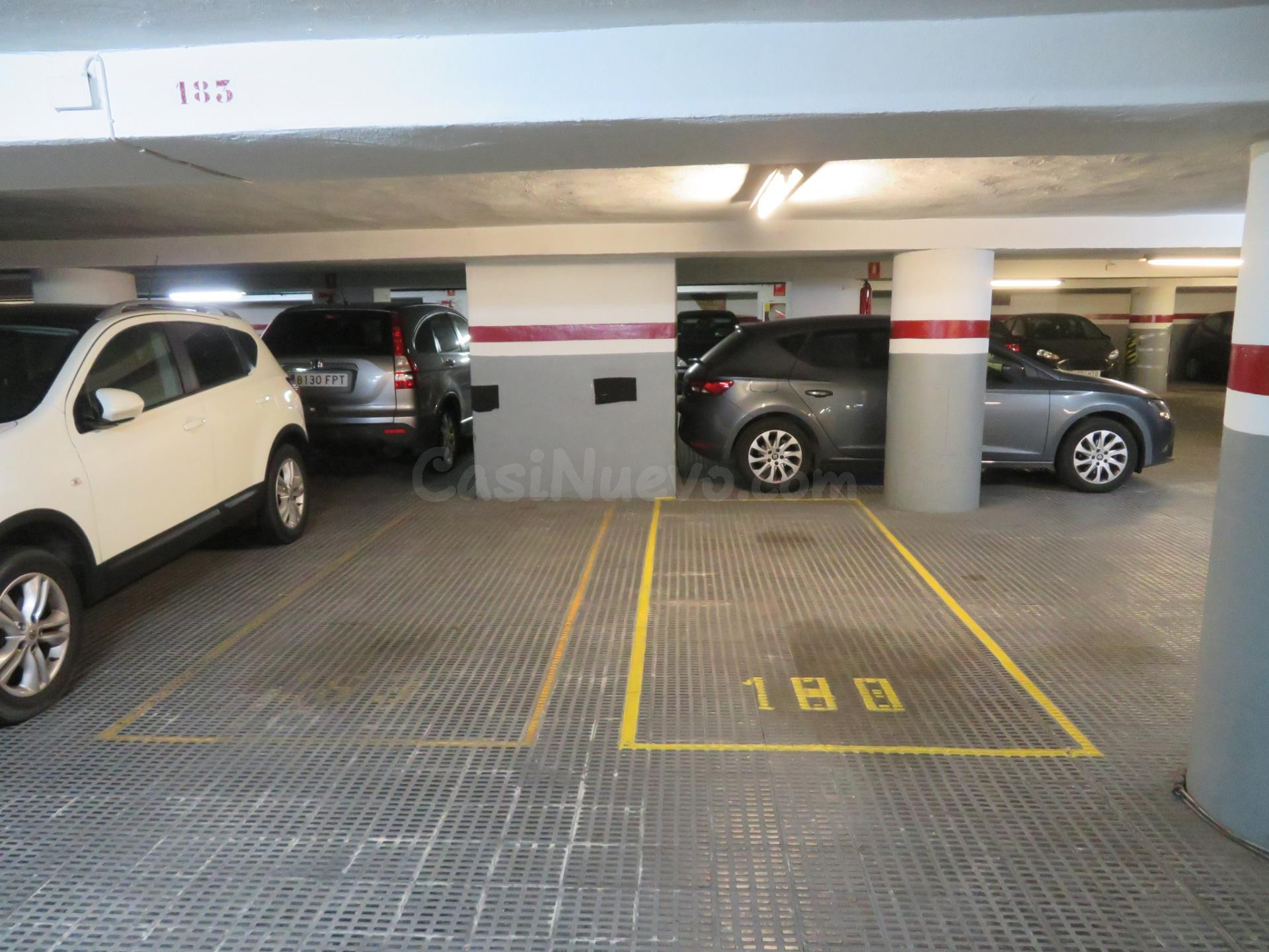 PLAZA DE PARKING EN LA CALLE ROCAFORT TOCANDO FLORIDABLANCA
