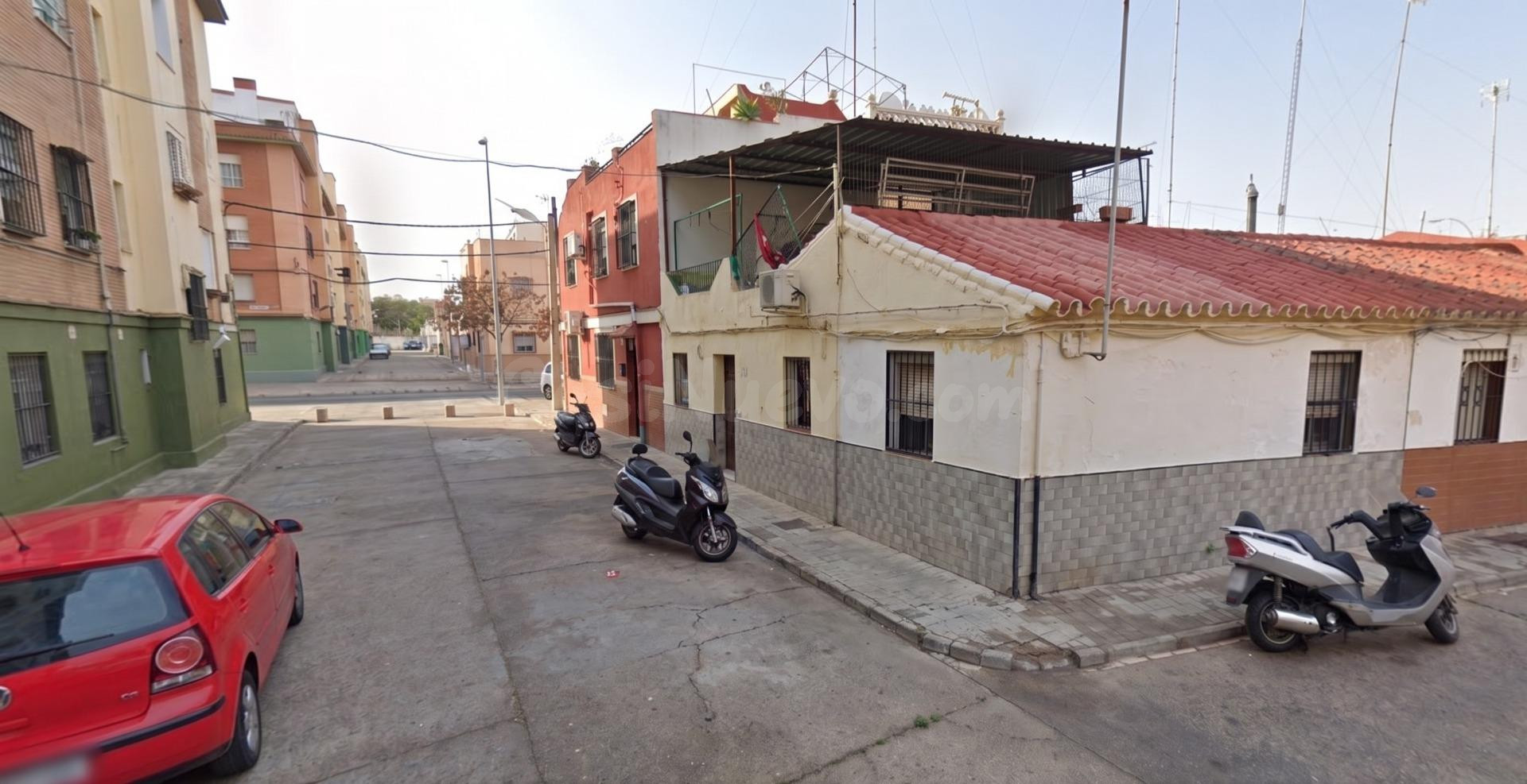 Inmueble Ocupado-Sin Posesión. Casa en venta en C/ Lorenzo de Cepeda (Sevilla)