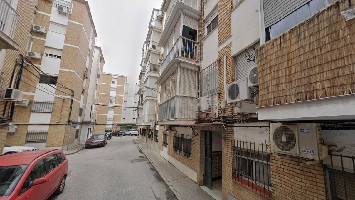 Inmueble Ocupado-Sin Posesión. Piso en venta en Calle Peñaflor - Camas (Sevilla)