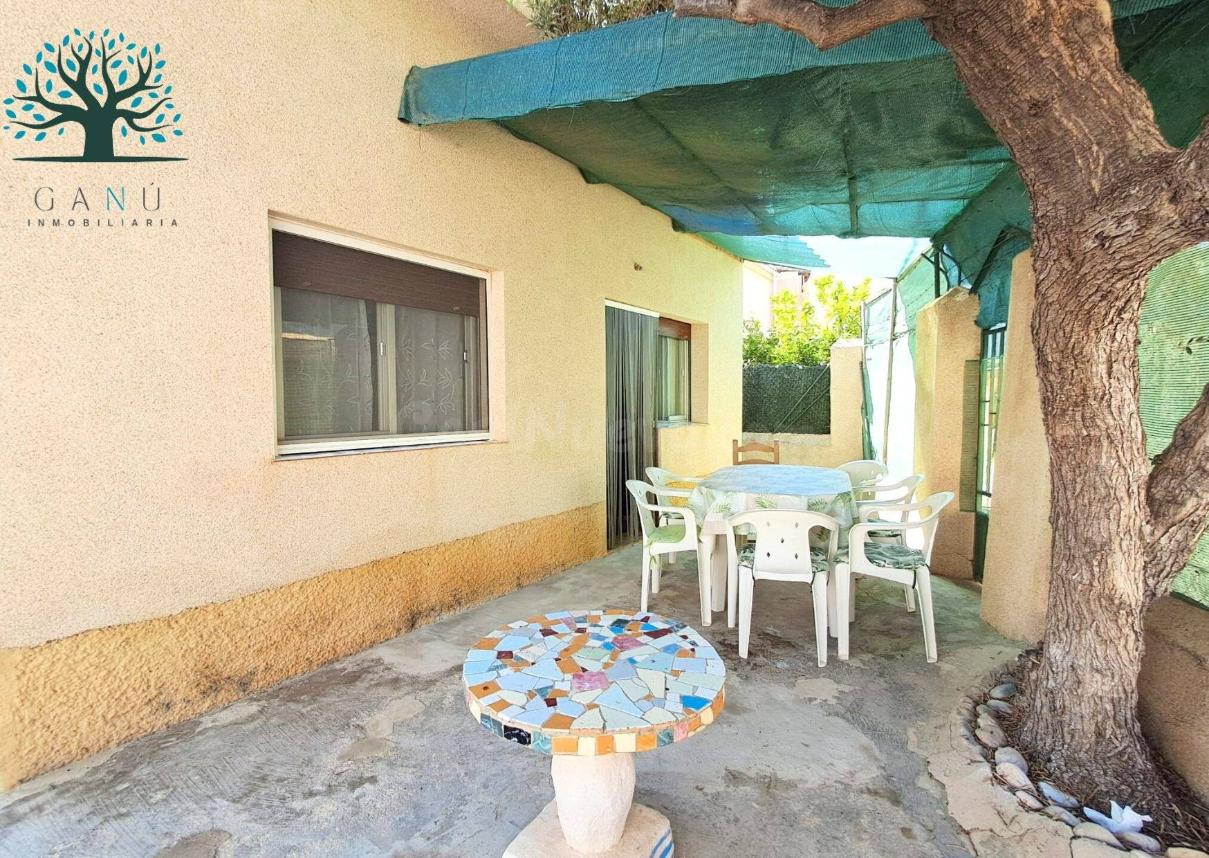 CASA EN PLANTA BAJA EN EL CENTRO DE ISLA PLANA