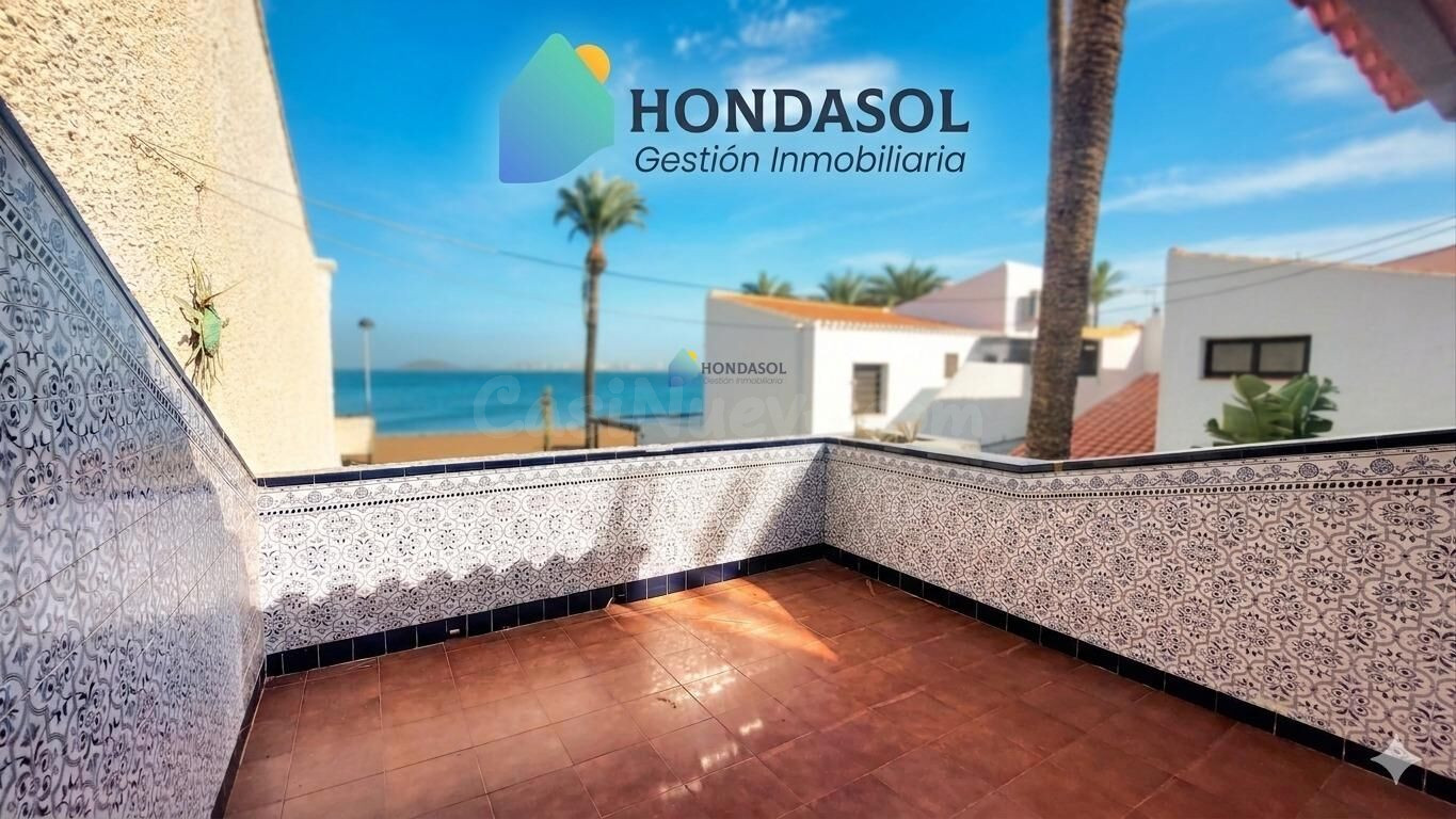 Se vende bungalow 1ª linea en Playa Honda. 1ª planta de 3 do