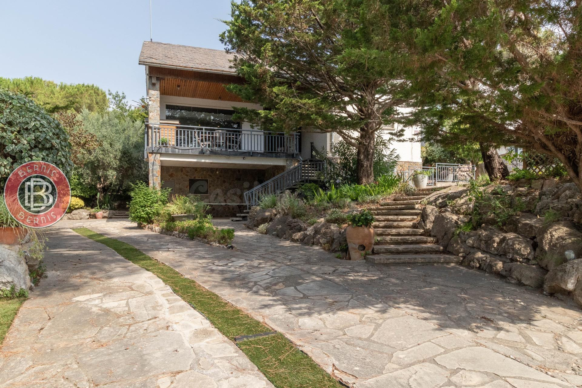 Casa independent amb piscina i màxima privacitat en una de les millors zones de Begues