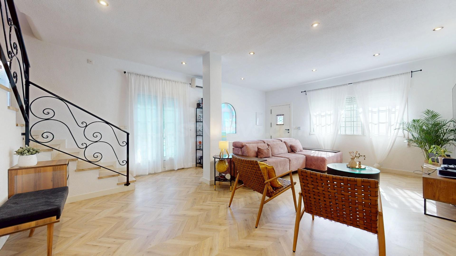 Exclusivo chalet independiente con jardín y excelentes espacios en San Pedro del Pinatar