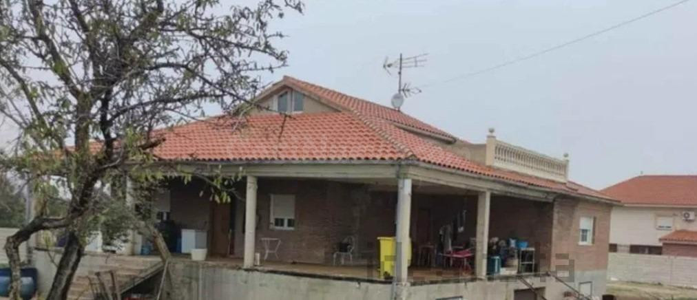 GRAN OPORTUNIDAD, CHALET EN FUENTIDUEÑA