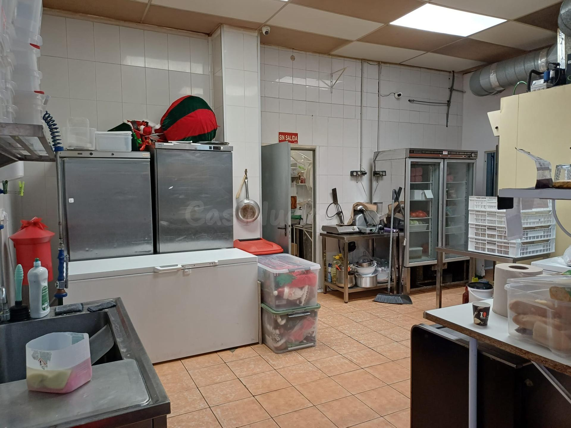 Traspaso obrador de hostelería y pastelería con licencia + 2 locales para cafetería en Palma