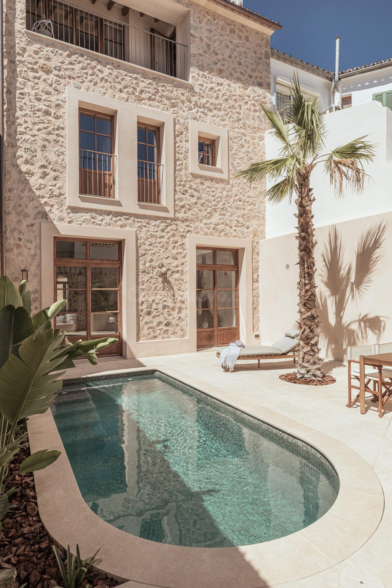 Un Elegante Refugio de Pueblo con Piscina en el Corazón de Bunyola