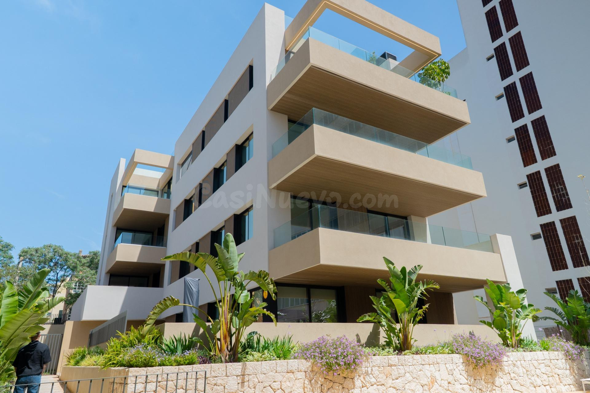 VIVIENDA CON TERRAZA — 3 DORMITORIOS | 2 BAÑOS | DISEÑO LUMINOSO