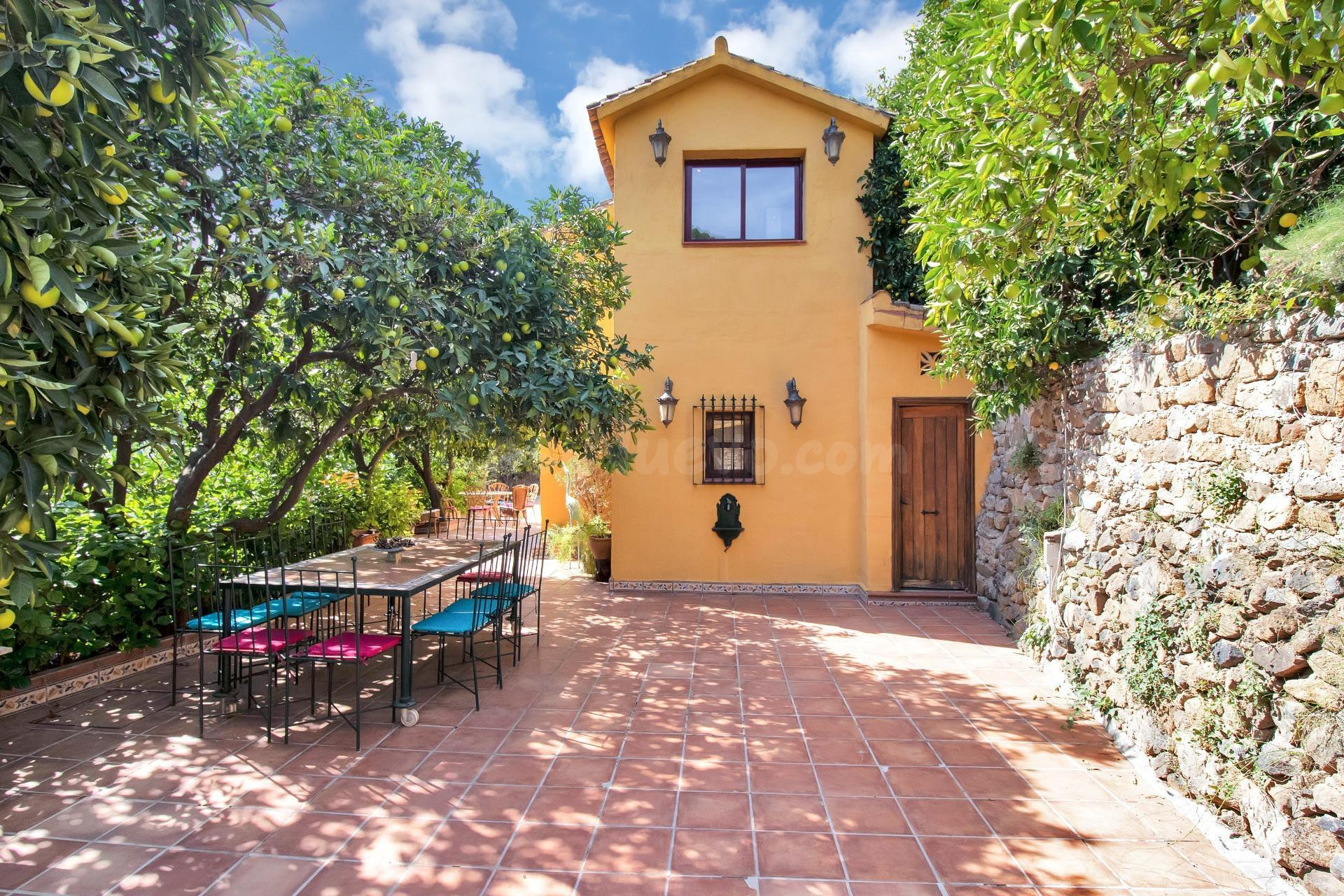 Casa de campo con Parcela de 2 hectáreas en Ojén, un oasis de paz, a 20 min del centro de Marbella.