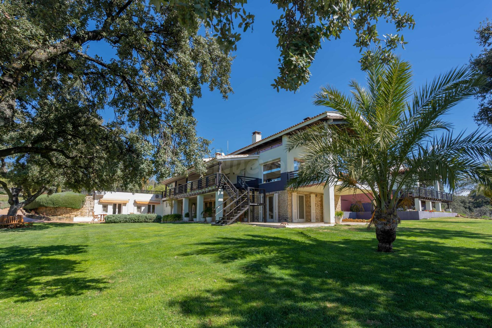 Hotel. Boutique-Hotel en el campo de Ronda.