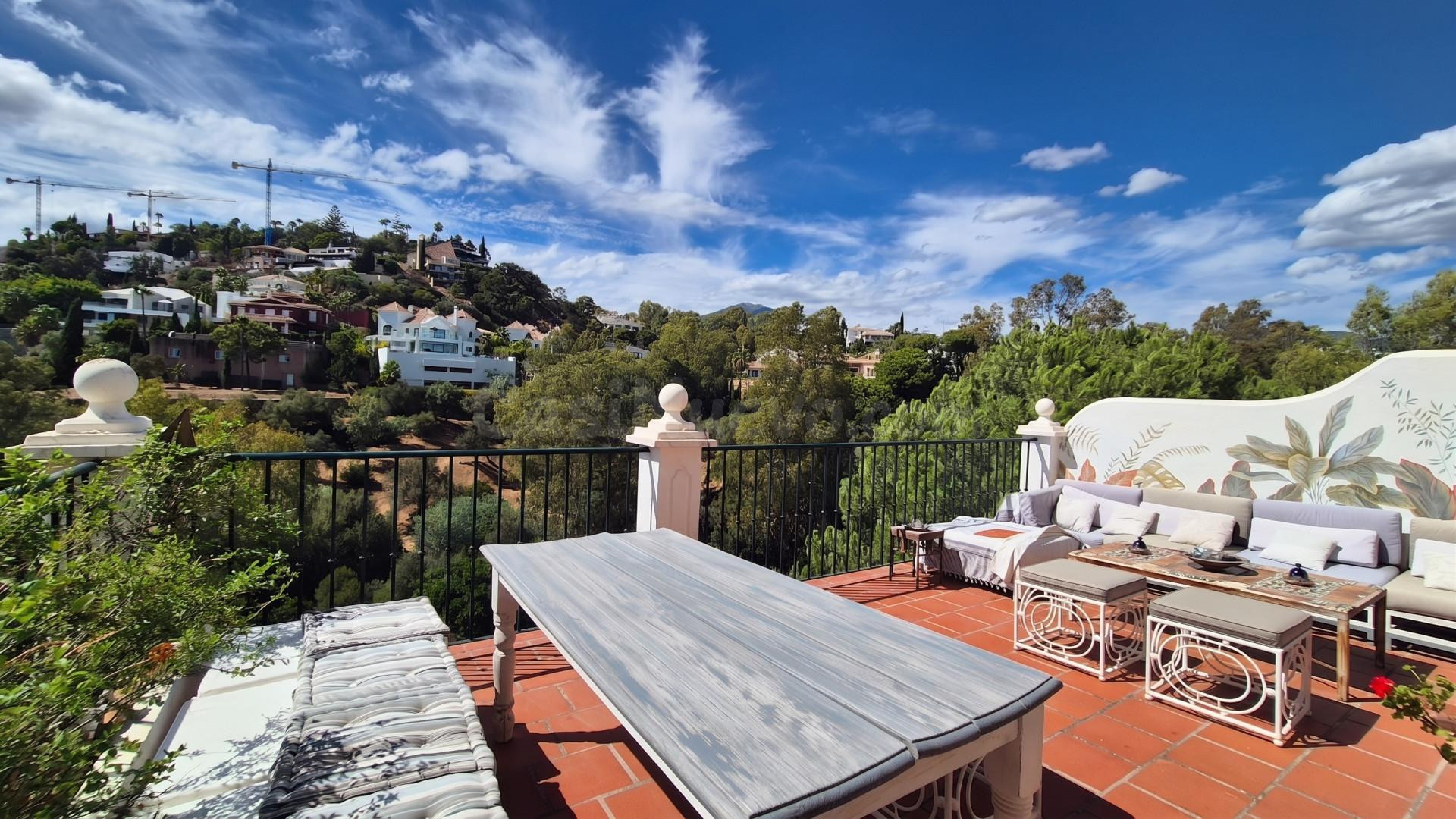 Exclusiva casa adosada en primera línea de golf — La Quinta, Benahavís