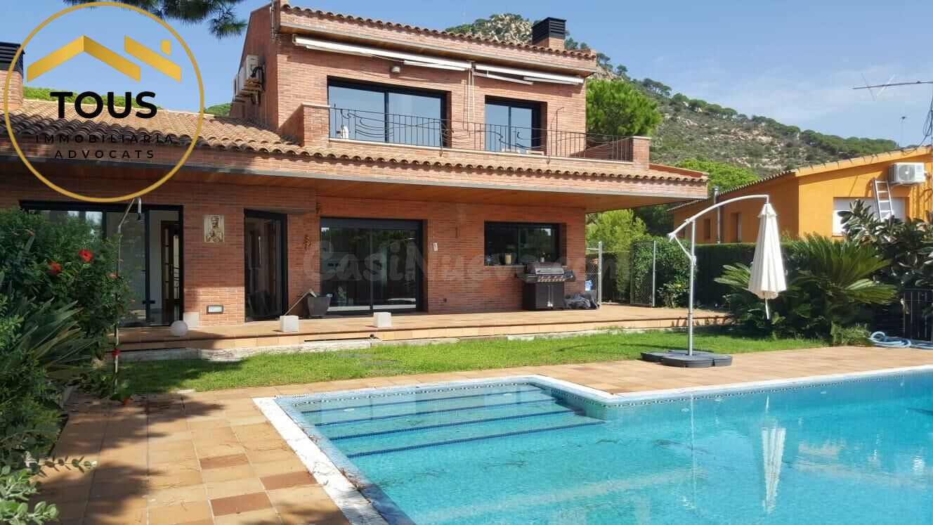 EXCLUSIVA CASA A 4 VIENTOS CON PISCINA Y VISTAS PANORÁMICAS AL MAR