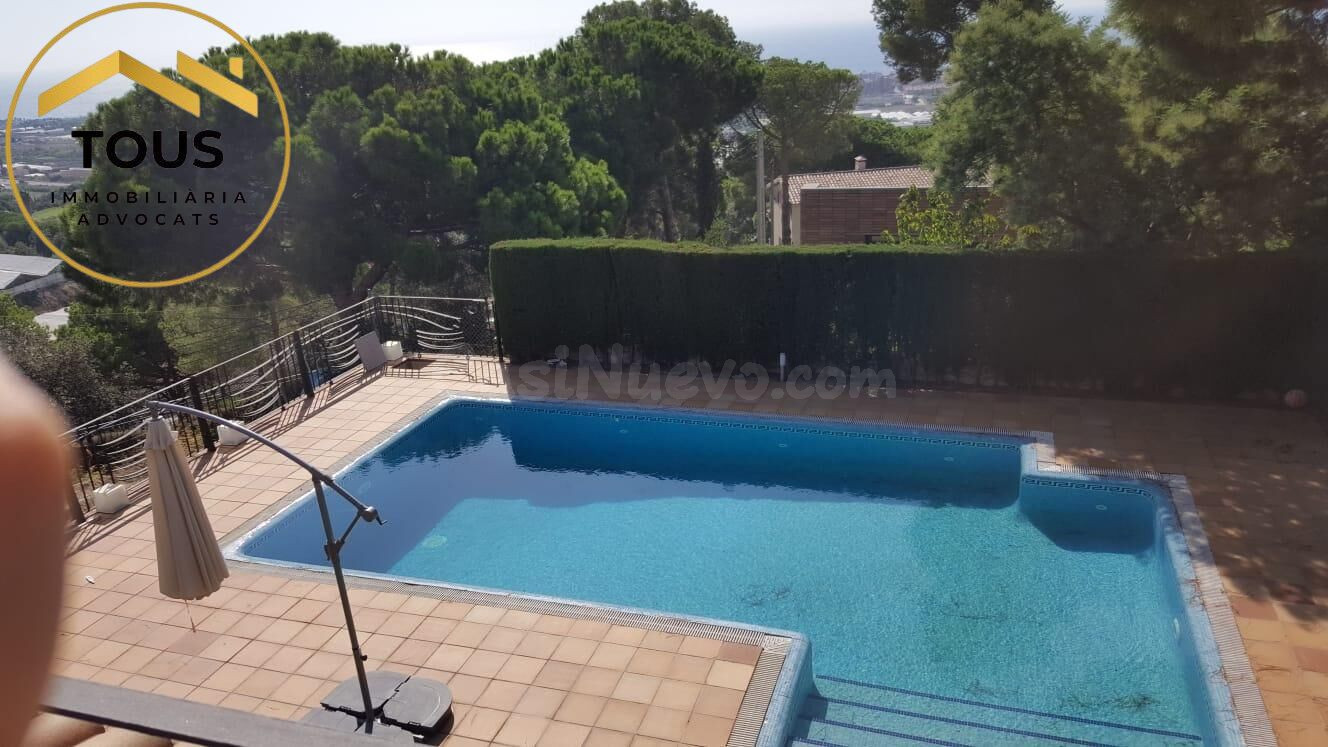 EXCLUSIVA CASA A 4 VIENTOS CON PISCINA Y VISTAS PANORÁMICAS  - foto 3