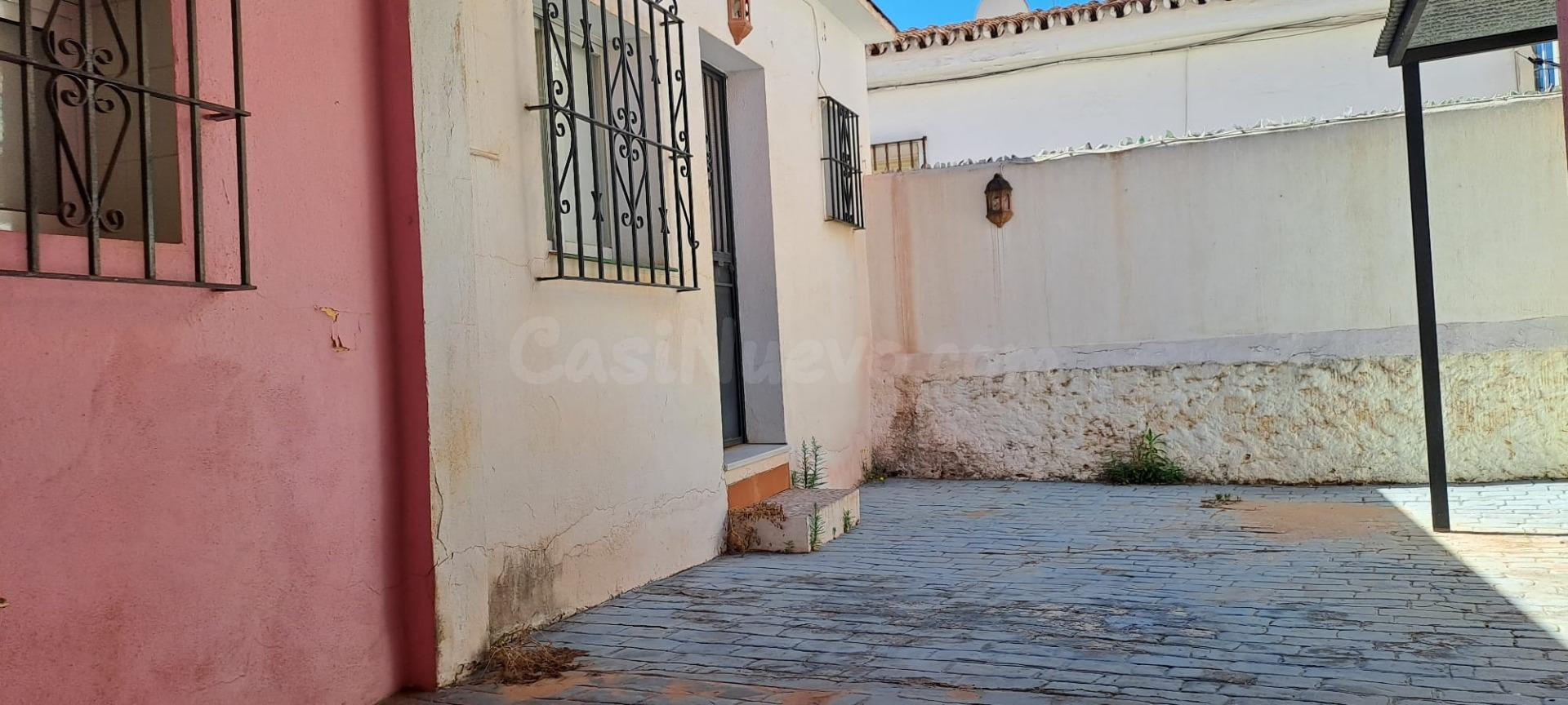 Se vende casa en el Centro de Arroyo de la miel