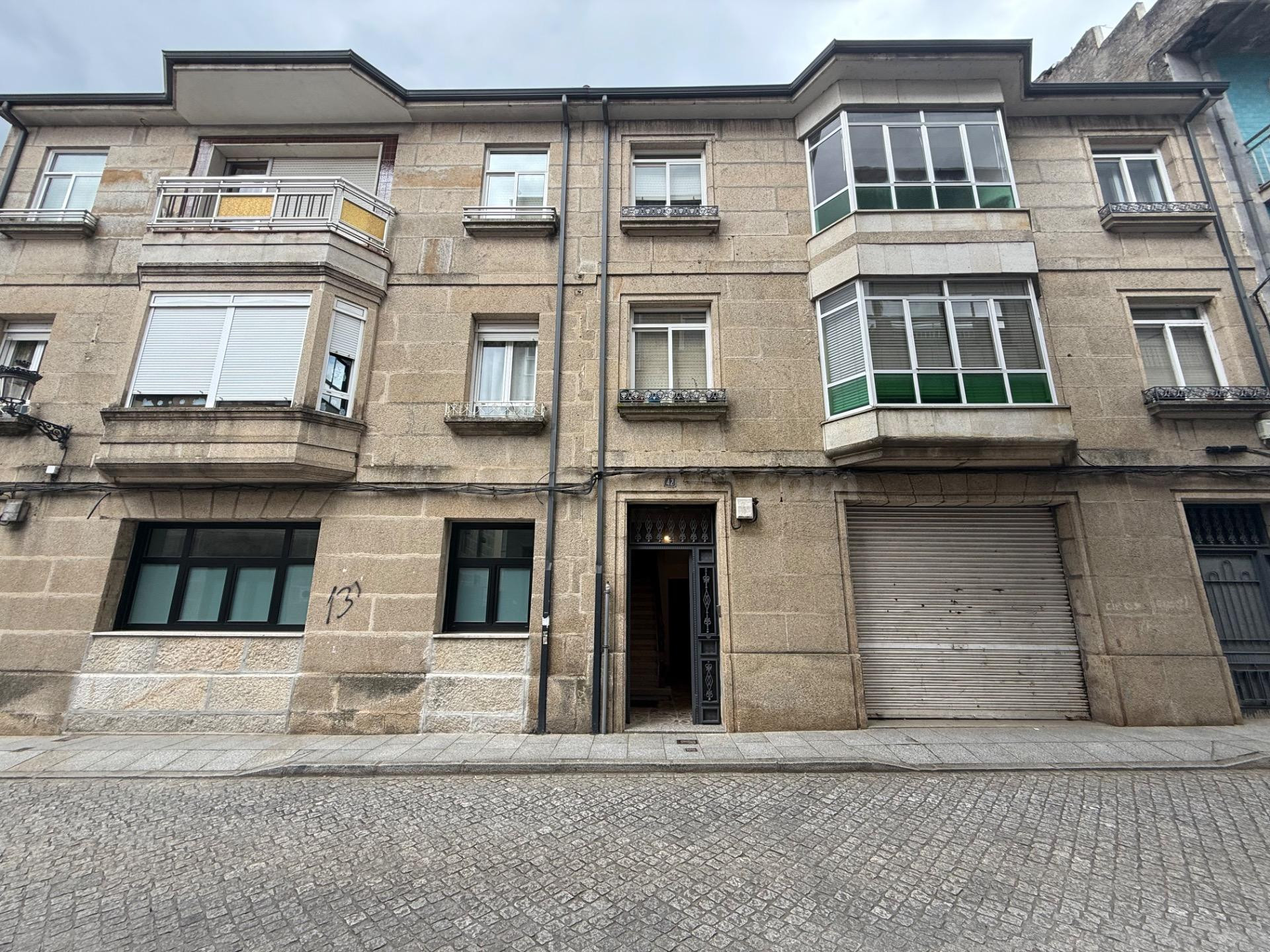 VENTA DE EDIFICIO CON FINCA EN VERÍN