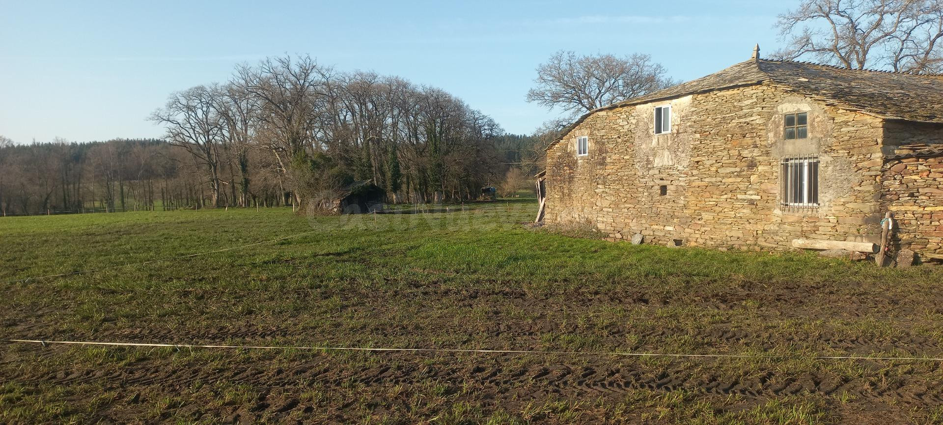 SE VENDE CASA DE PIEDRA PARA REFORMAR EN LOENTIA CASTRO DO REI