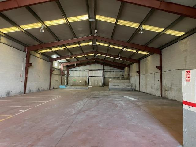 EN ALQUILER NAVE INDUSTRIAL DE 950M2