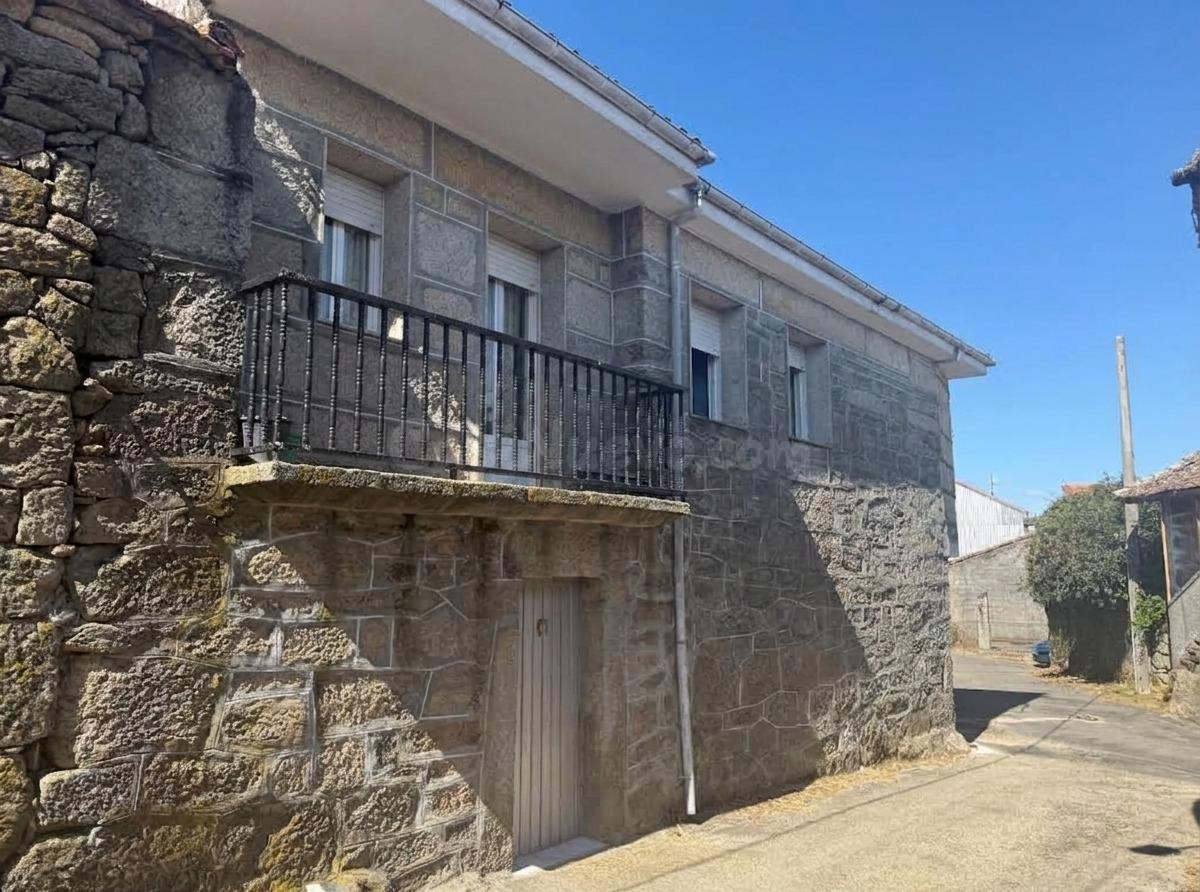 SE VENDE CASA EN GOLPELLAS, CALVOS DE RANDIN.