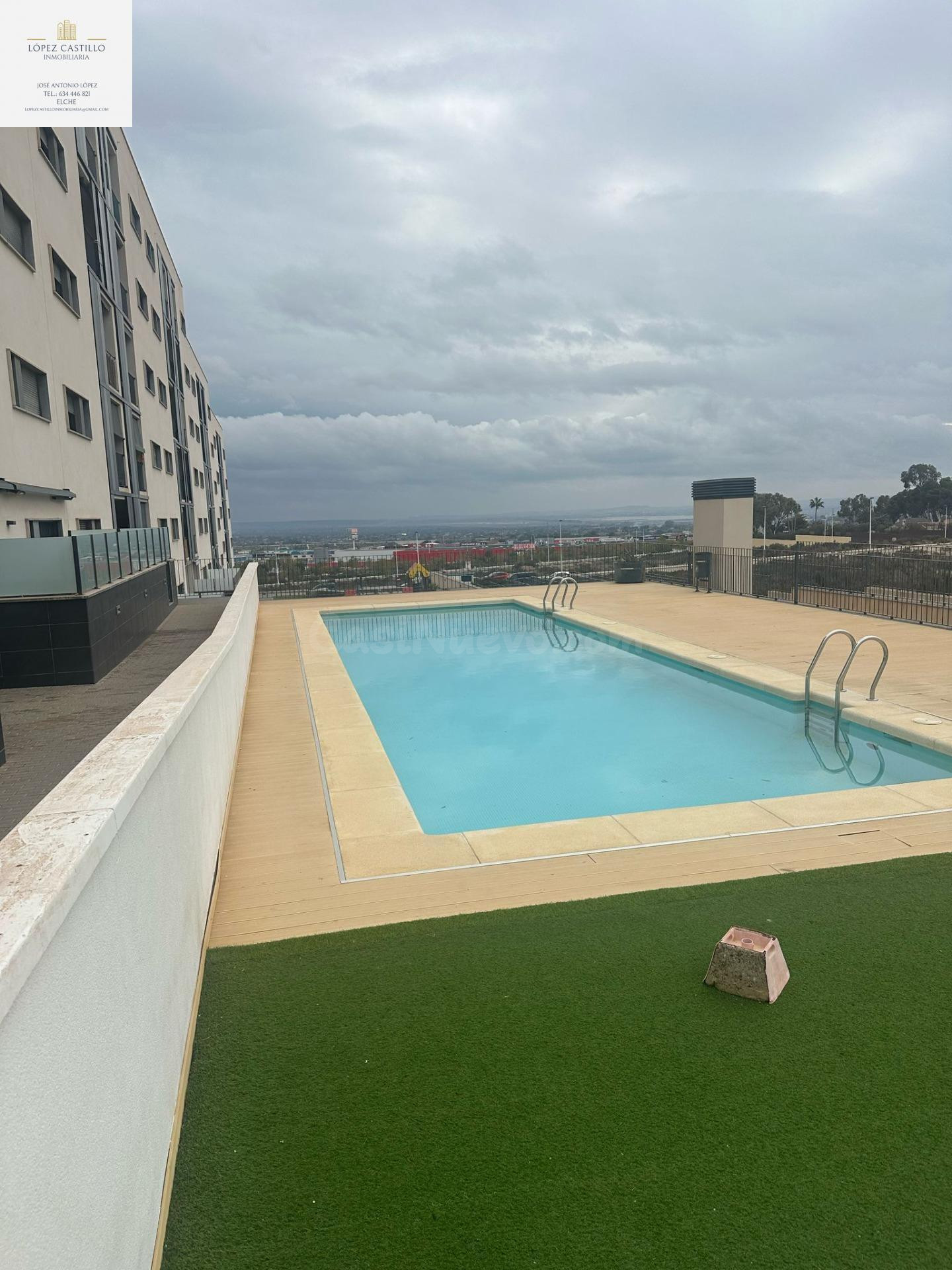 PISO MODERNO MUY AMPLIO,GARAJE INCLUIDO, PISCINA, URB EL PINAR CREVILLENTE