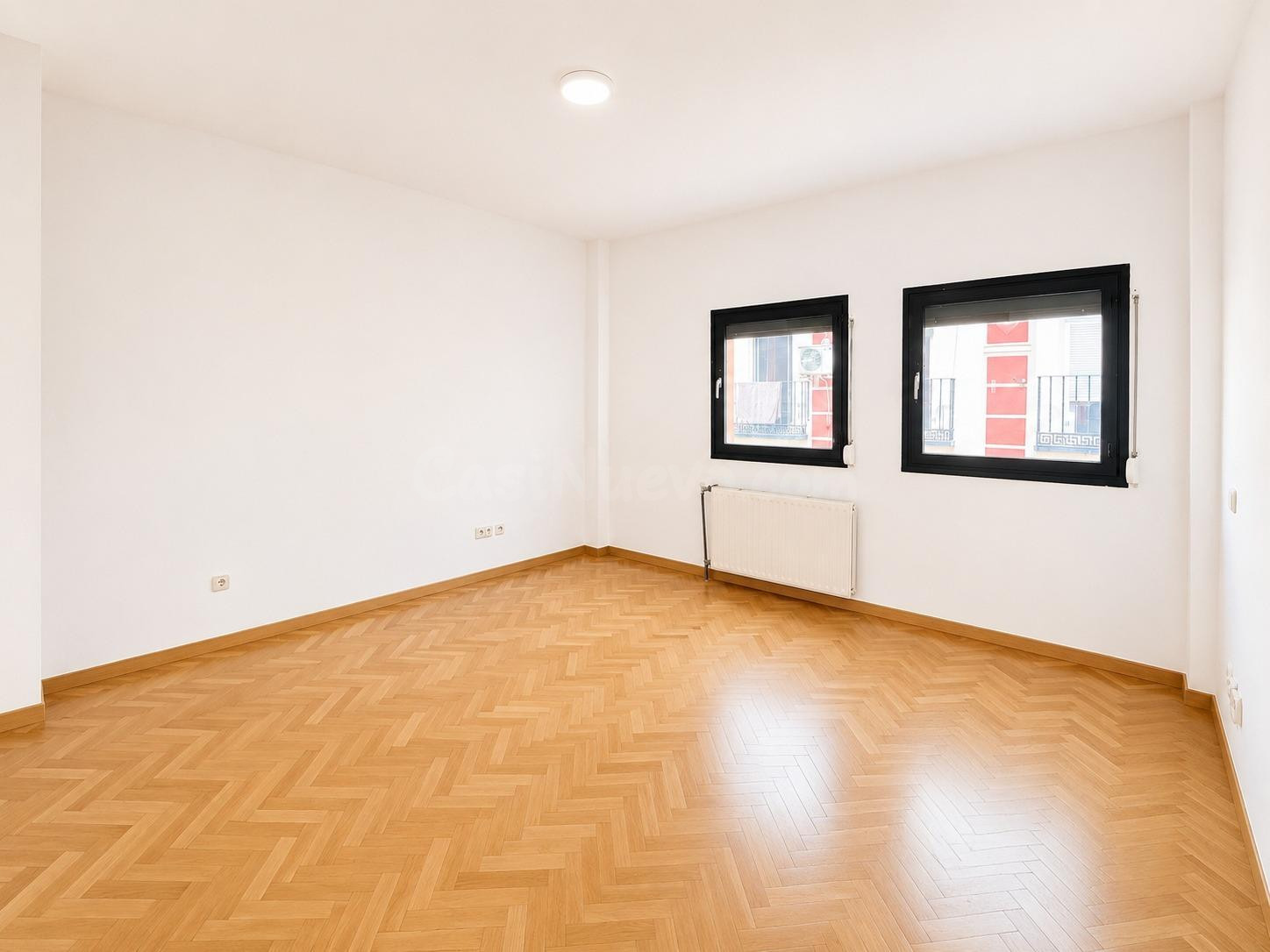 ESTUDIO EXTERIOR, LUMINOSO Y CON MUCHO ENCANTO JUNTO A LA LATINA