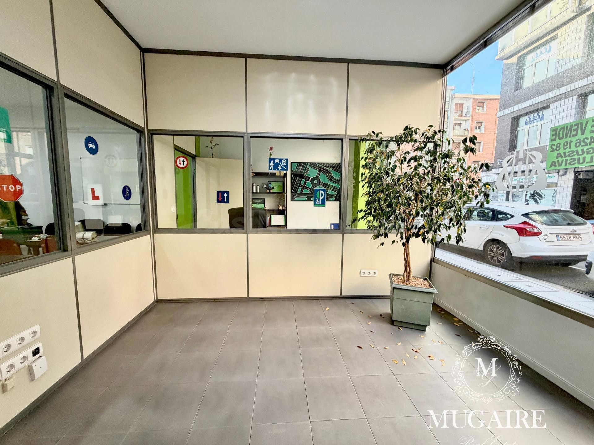 Gran local reformado de 71 m2 en el Centro de Basauri – 100.000 € | MUGAIRE Real Estate