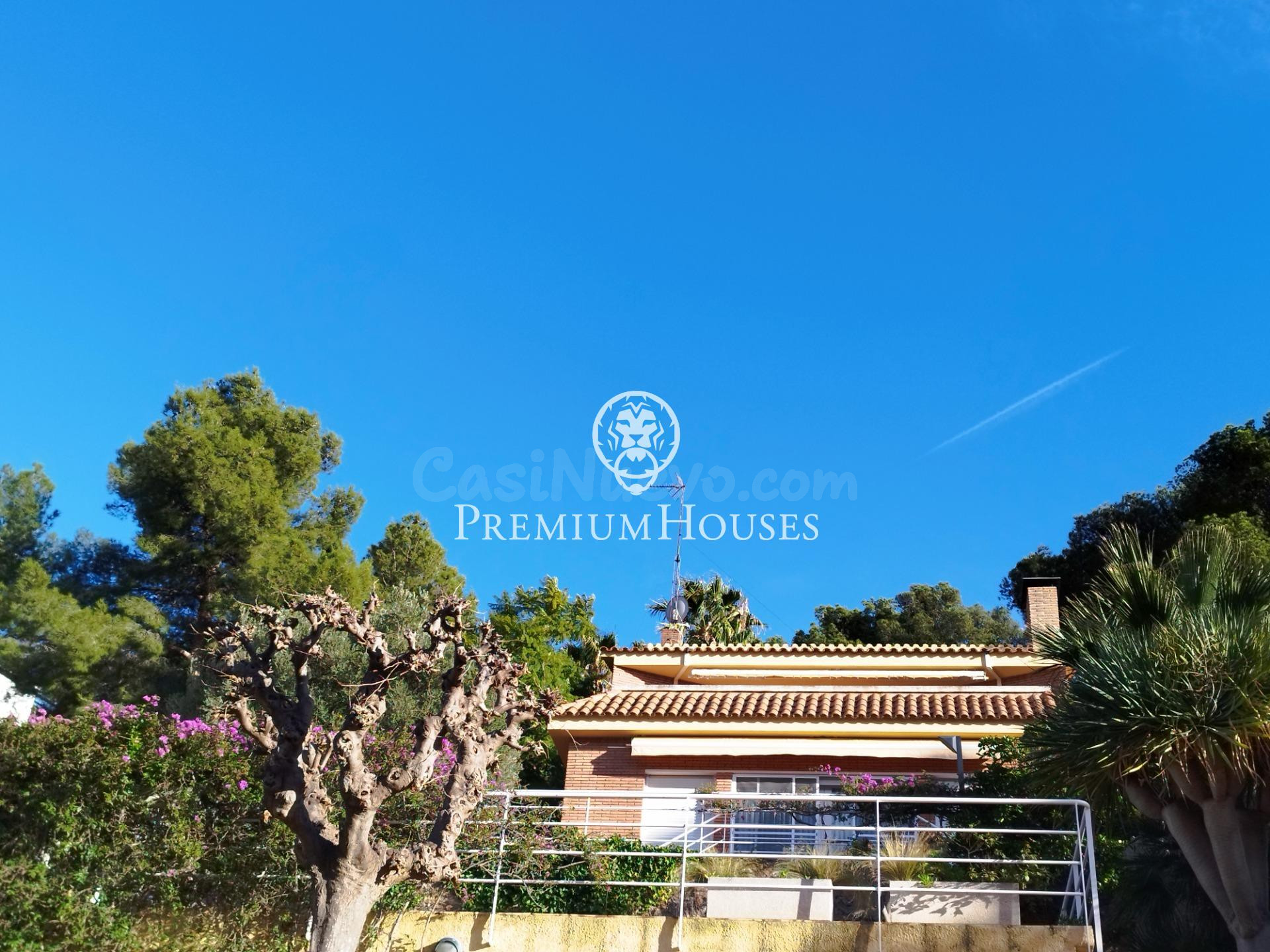 Casa independiente con piscina, jardín y vistas despejadas en El Poal