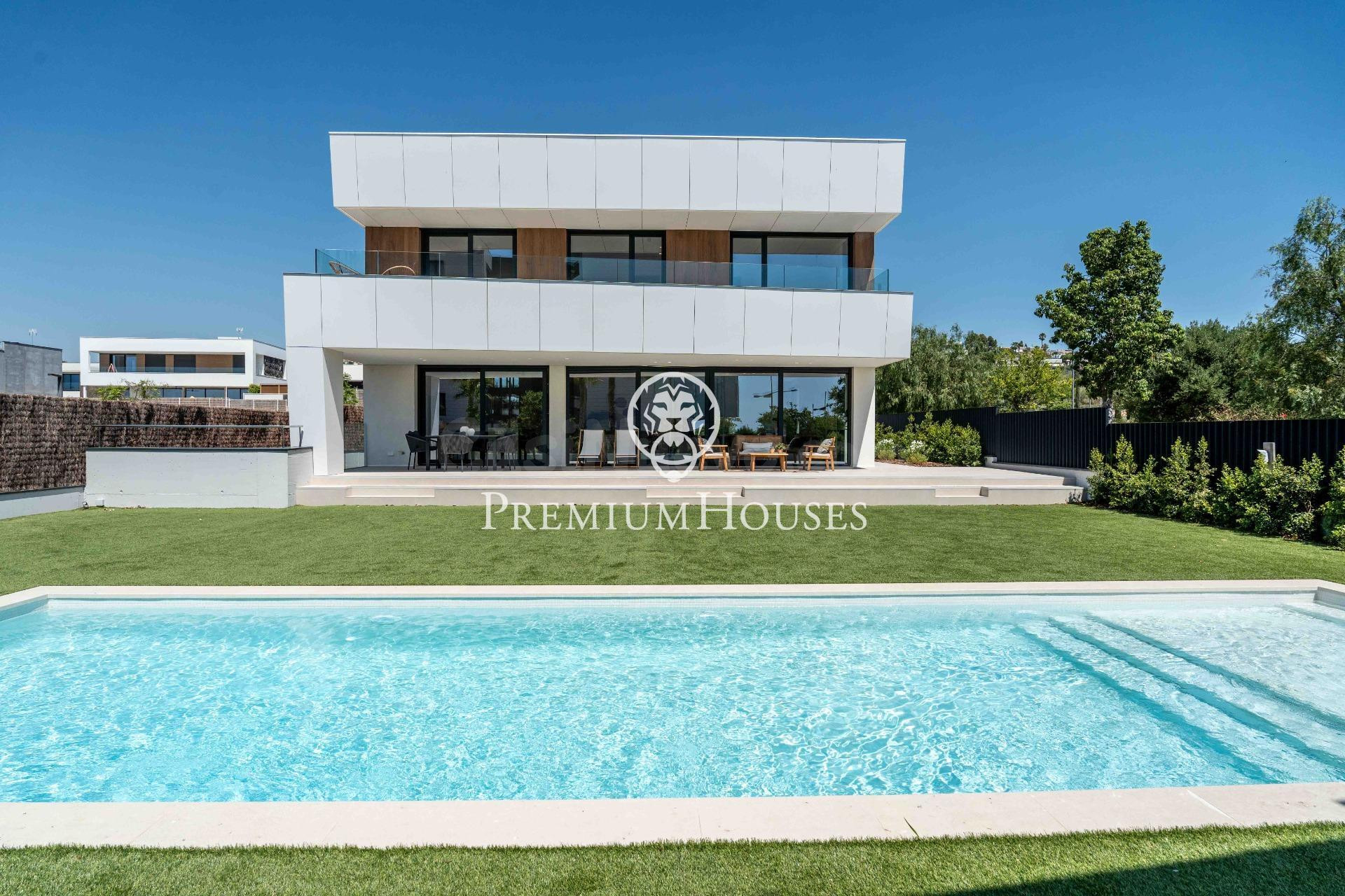 Casa independiente con piscina en La Plana