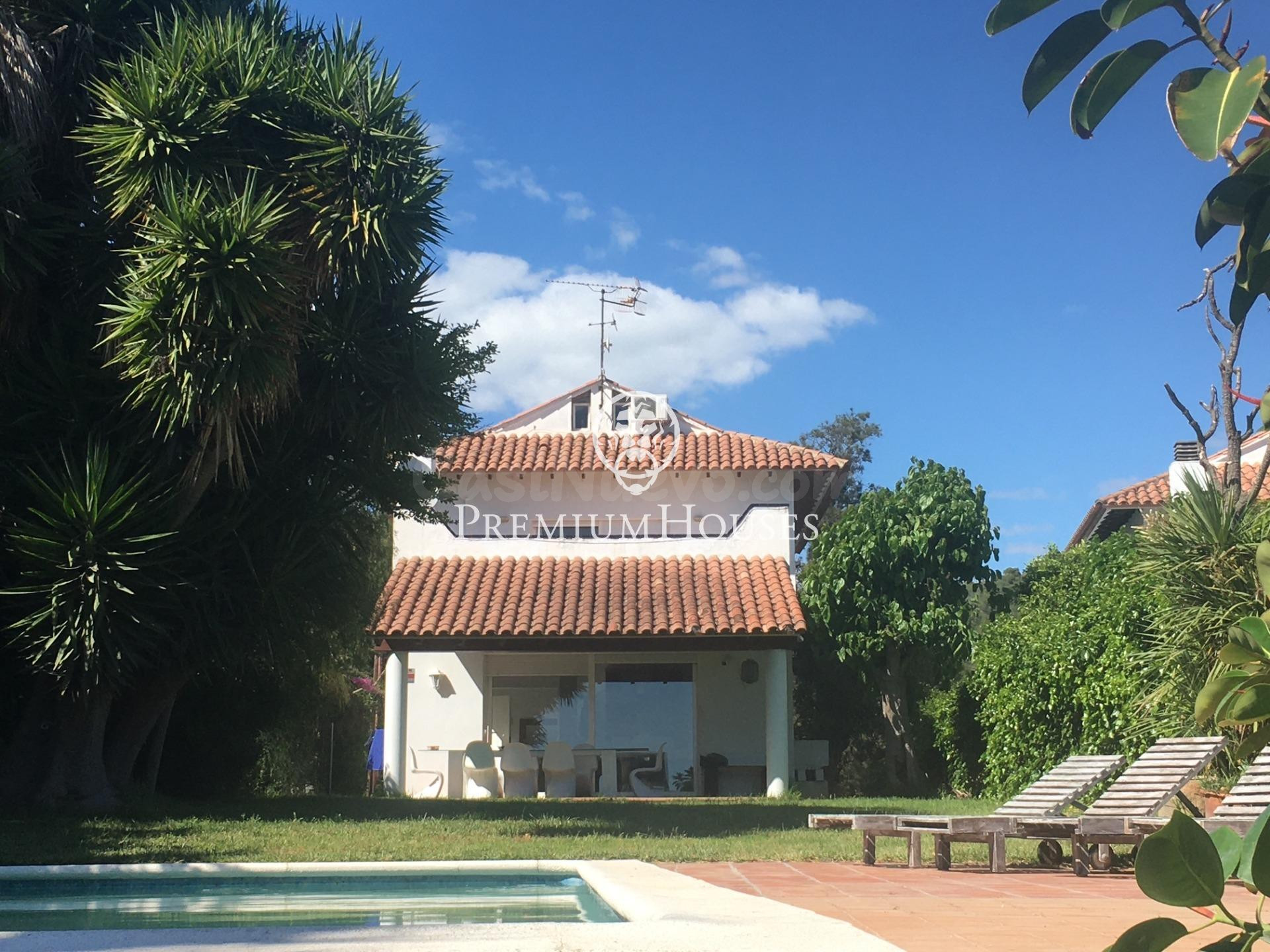 Casa independiente con vistas despejadas en Vallpineda