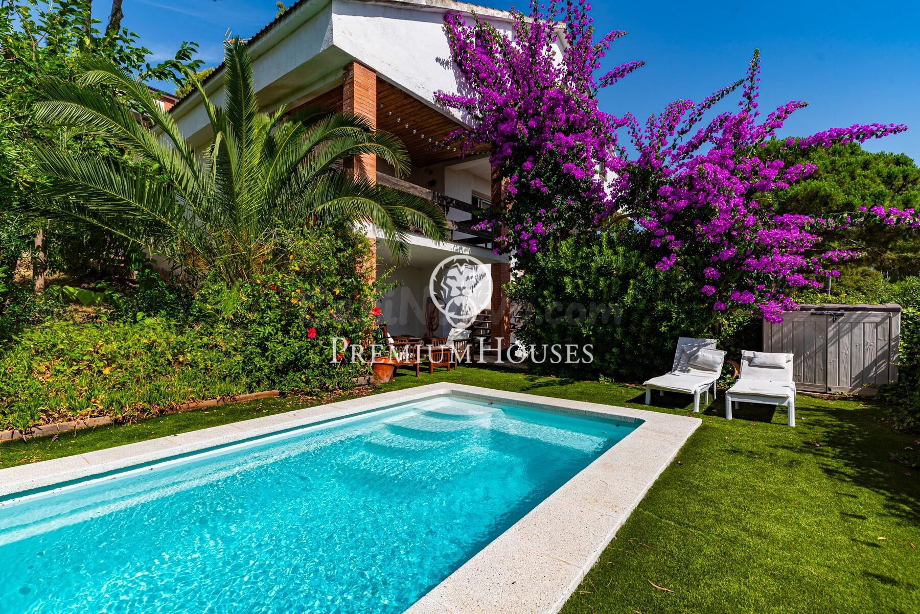 Casa independiente con jardín y piscina en Montmar