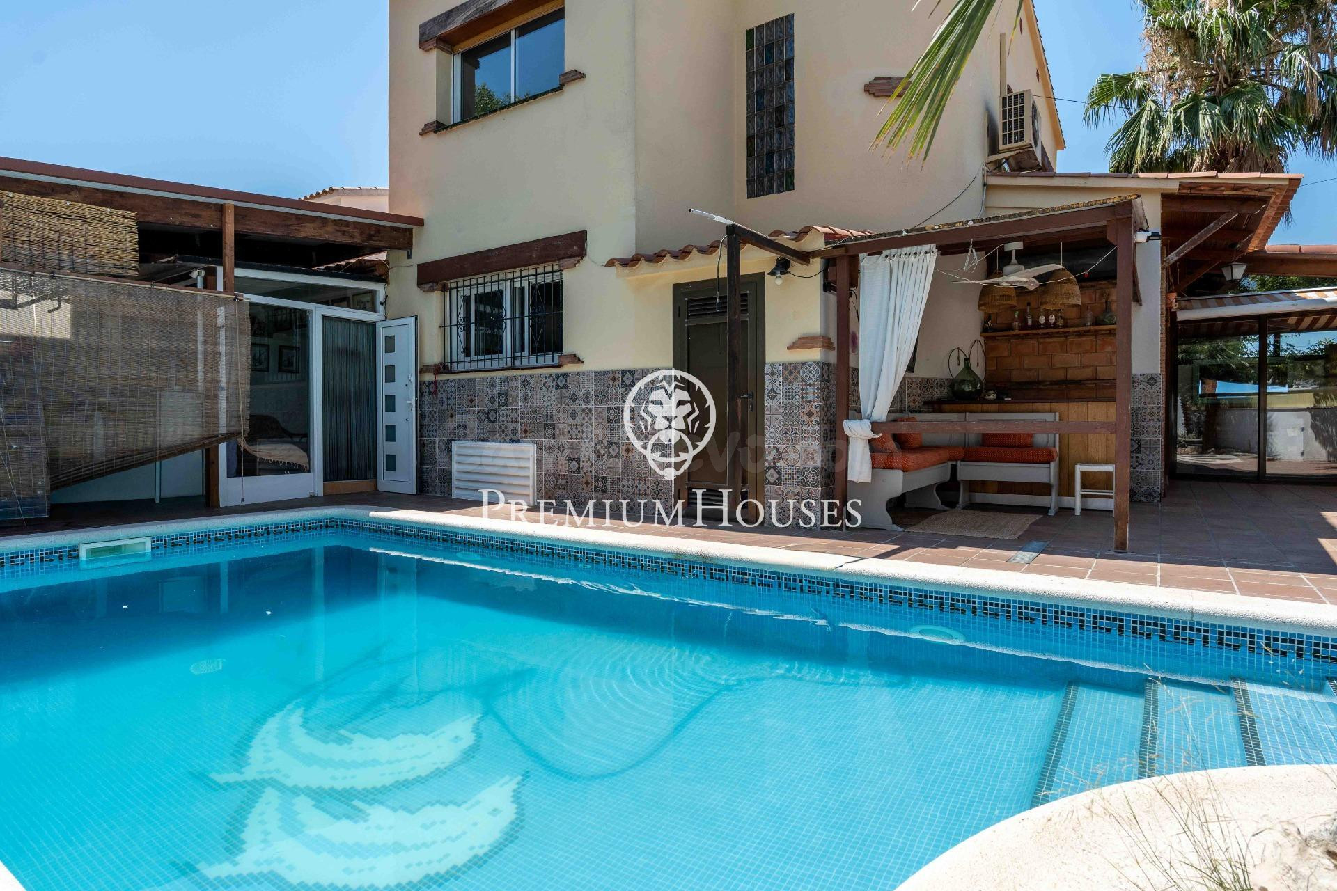 Casa con piscina en el centro